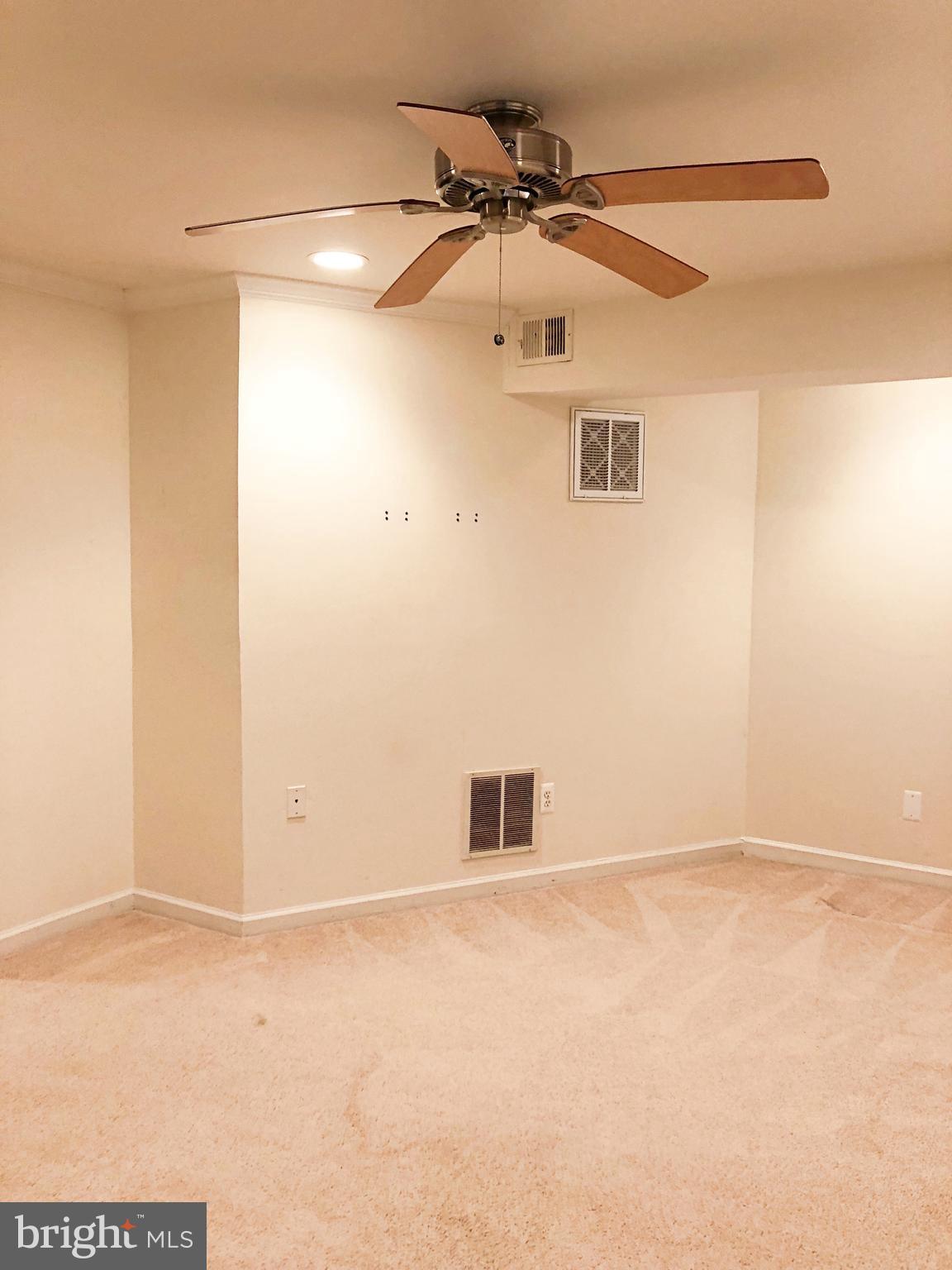 LANDSDOWNE - Residential Lease