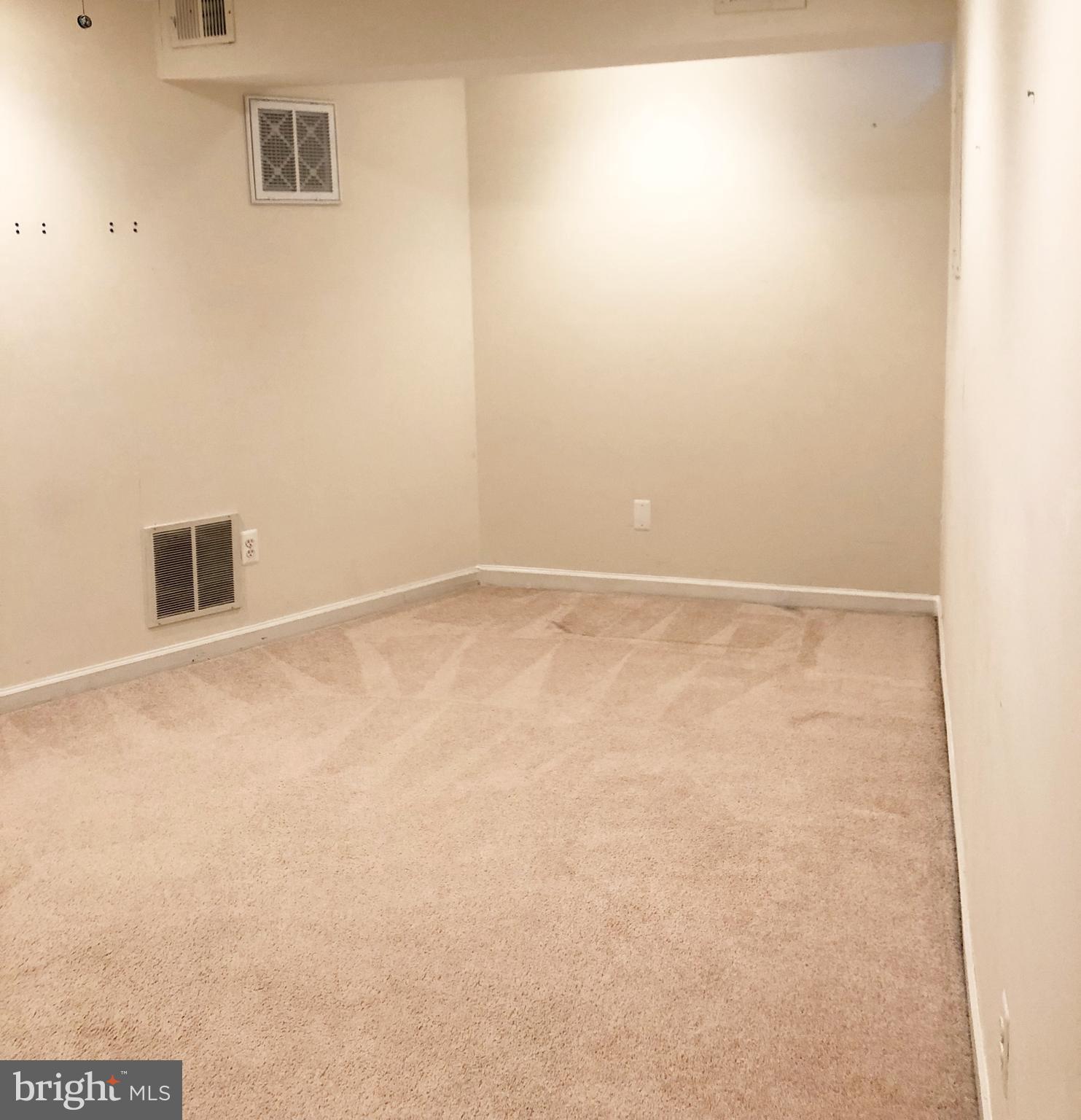 LANDSDOWNE - Residential Lease