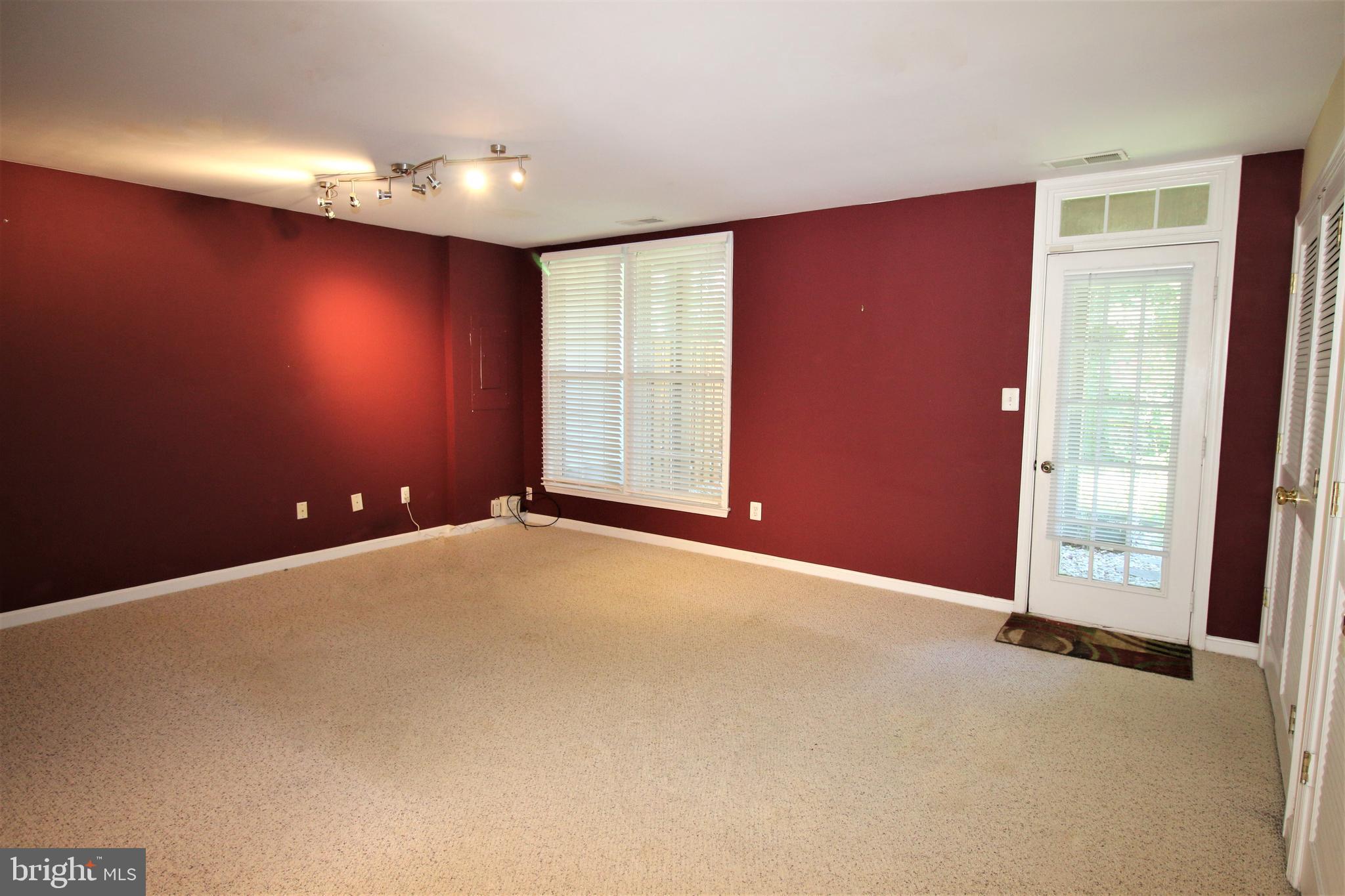 POTOMAC LAKES - Residential Lease