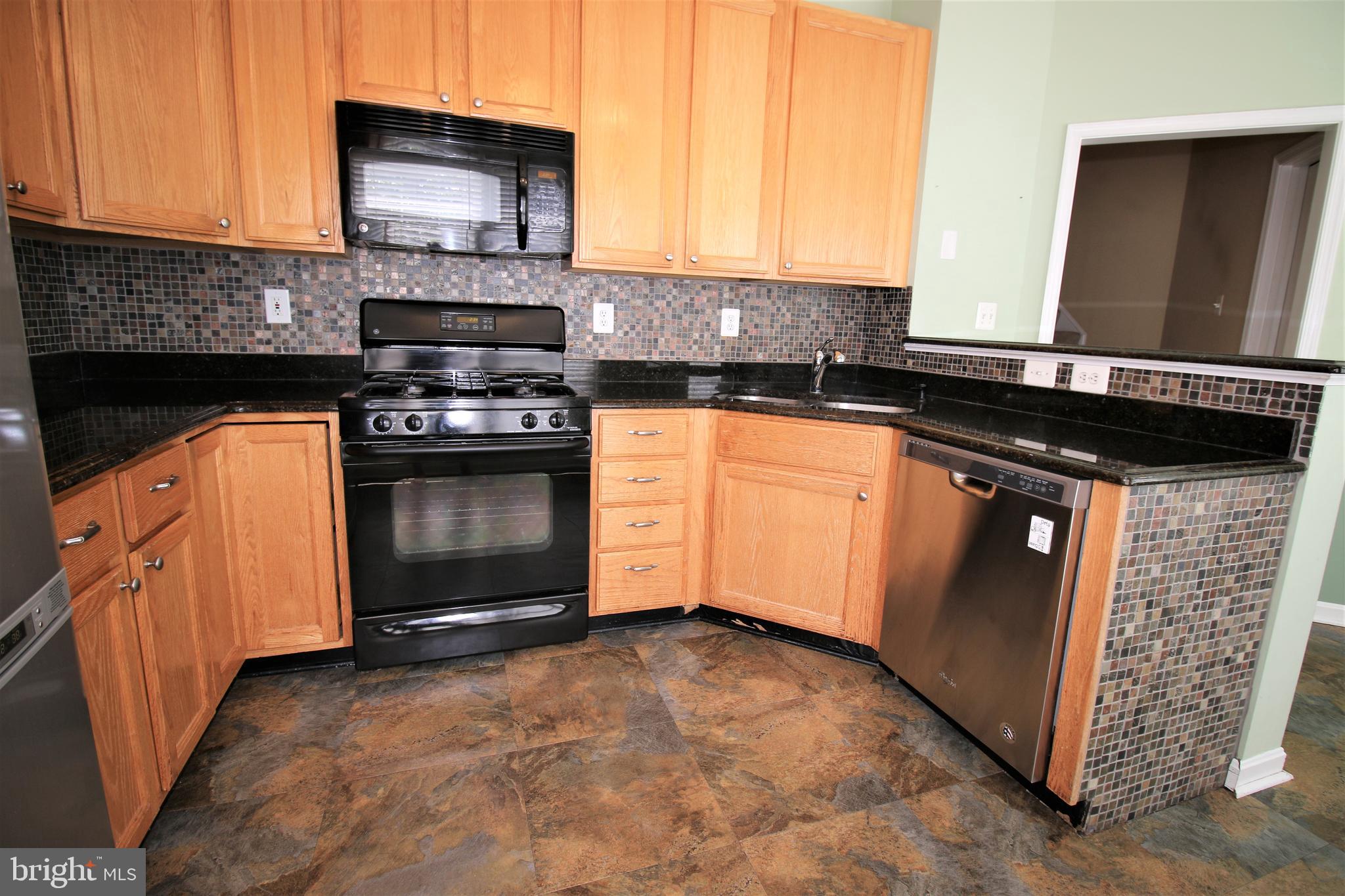 POTOMAC LAKES - Residential Lease