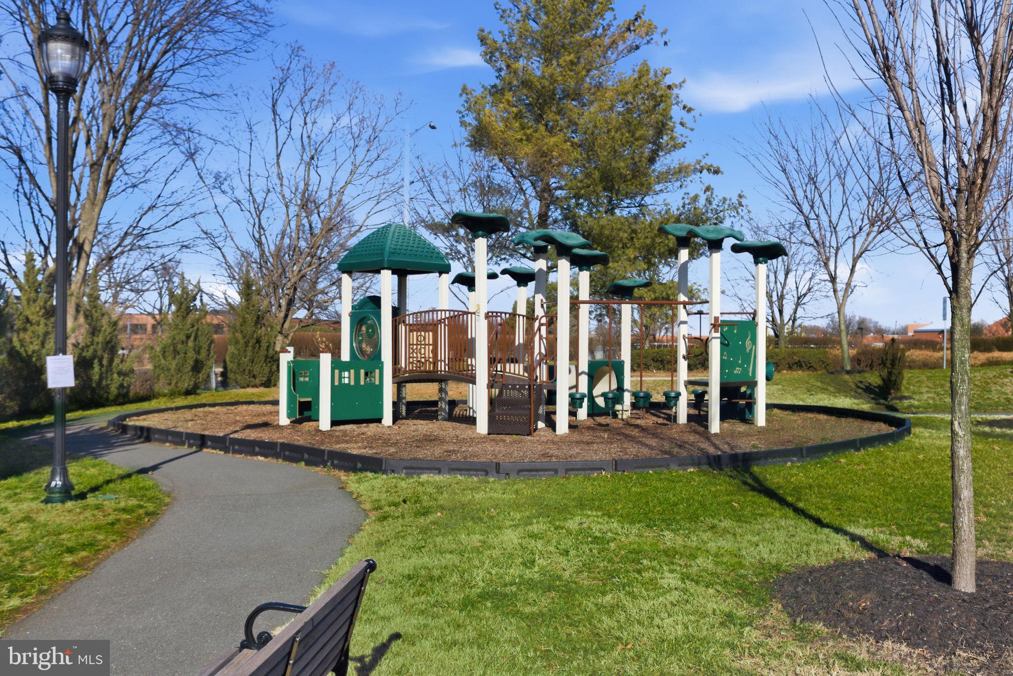 DISCOVERY SQUARE - Residential