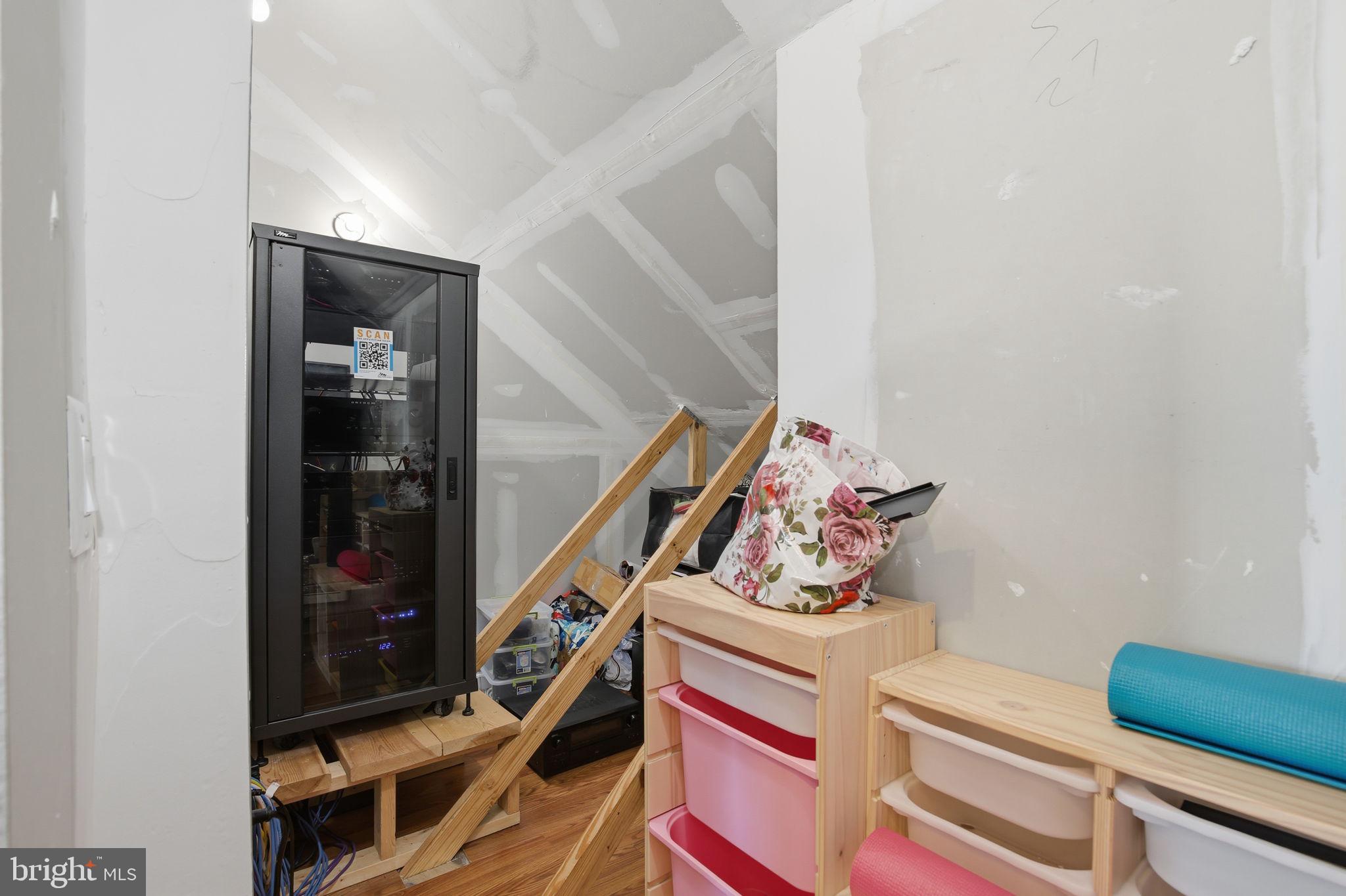 DISCOVERY SQUARE - Residential