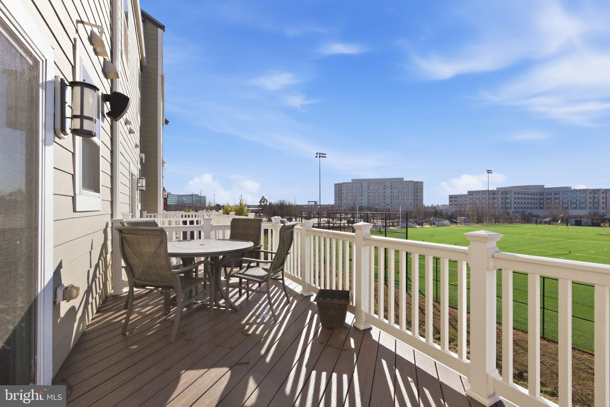 DISCOVERY SQUARE - Residential