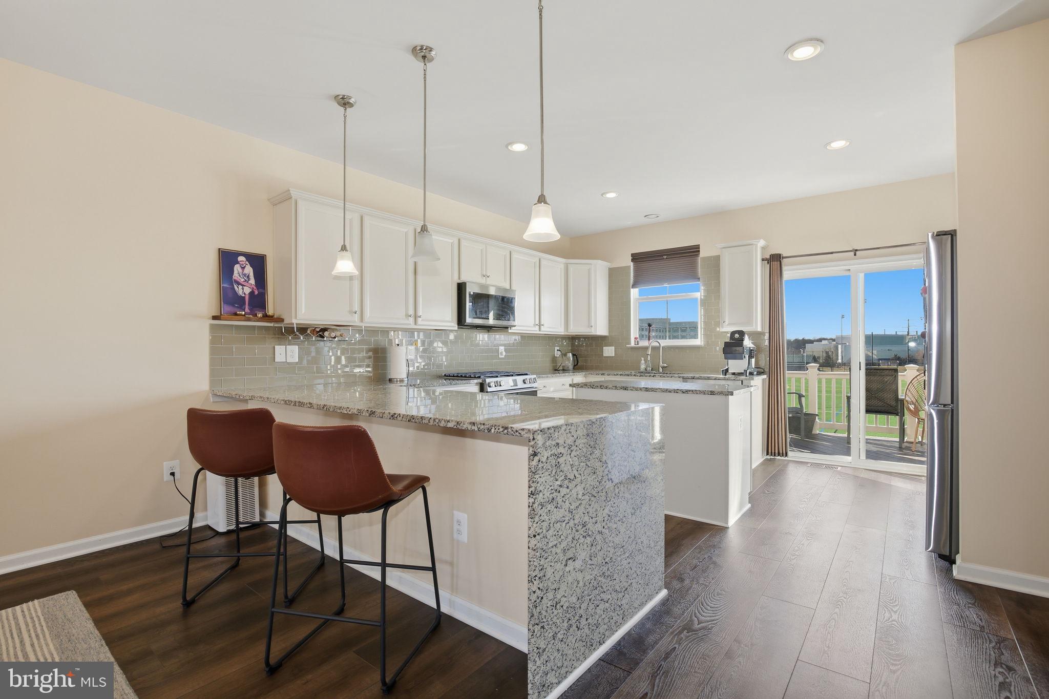 DISCOVERY SQUARE - Residential