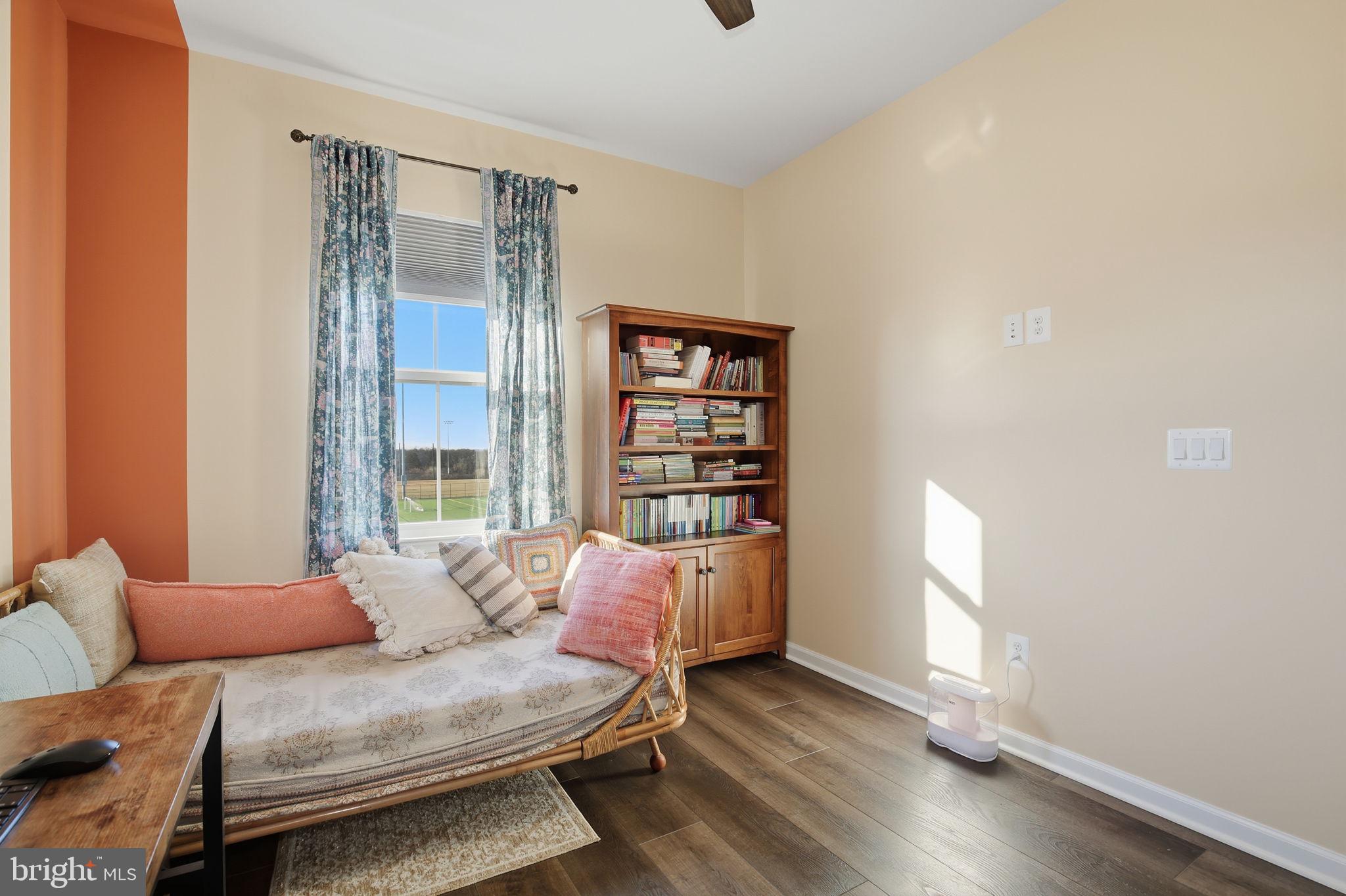 DISCOVERY SQUARE - Residential