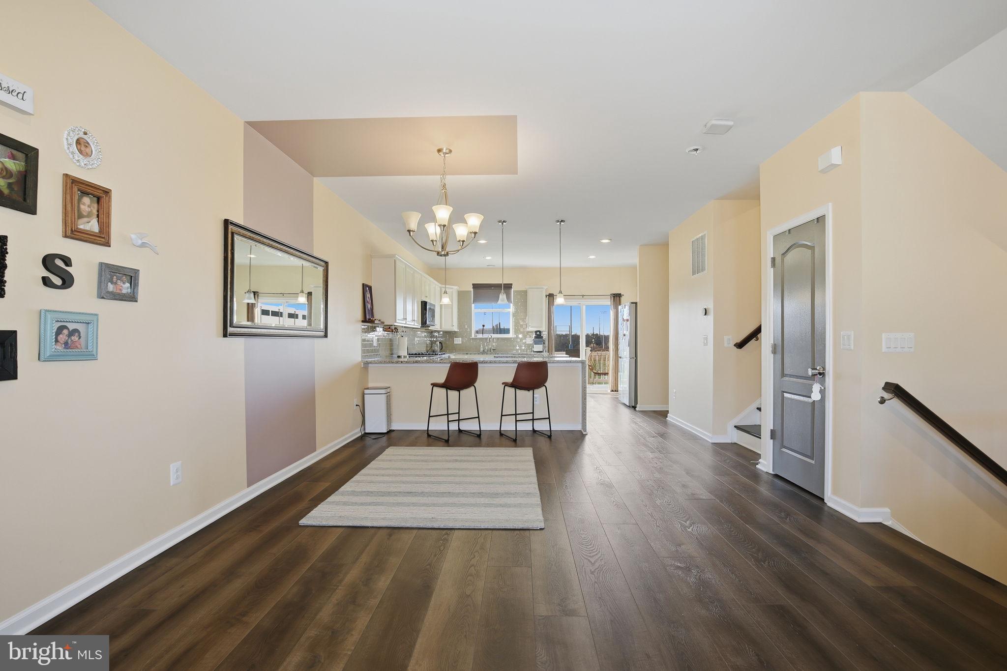 DISCOVERY SQUARE - Residential