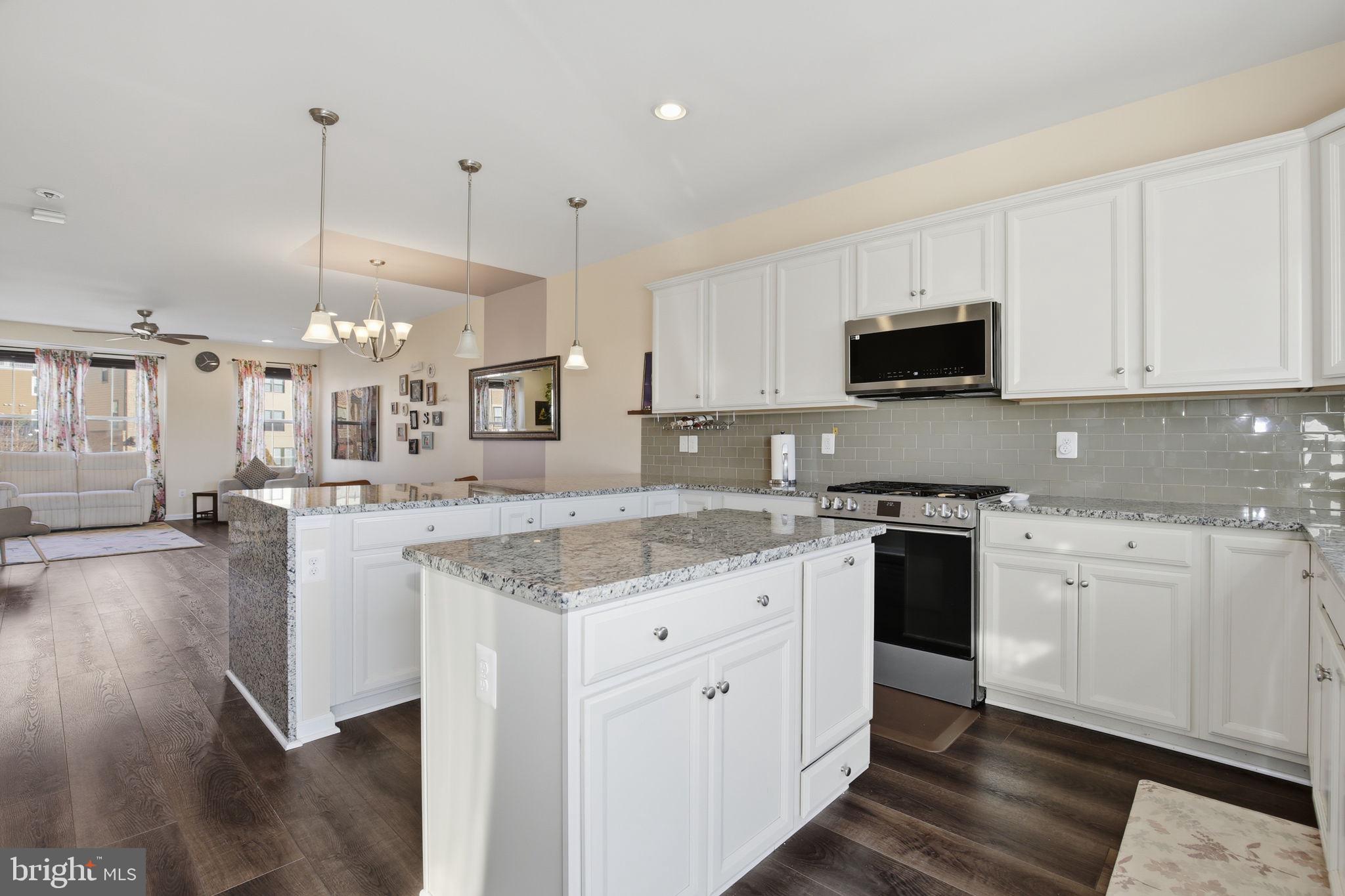 DISCOVERY SQUARE - Residential