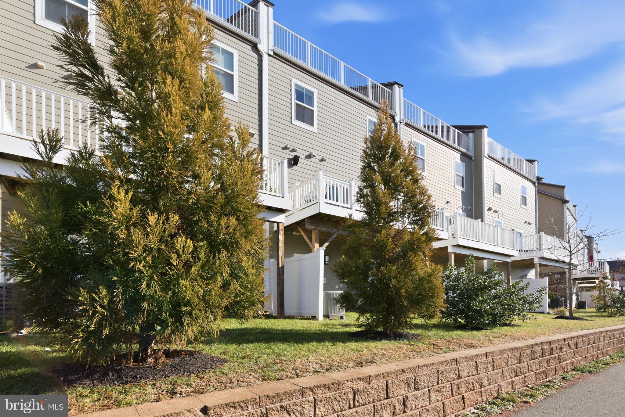 DISCOVERY SQUARE - Residential