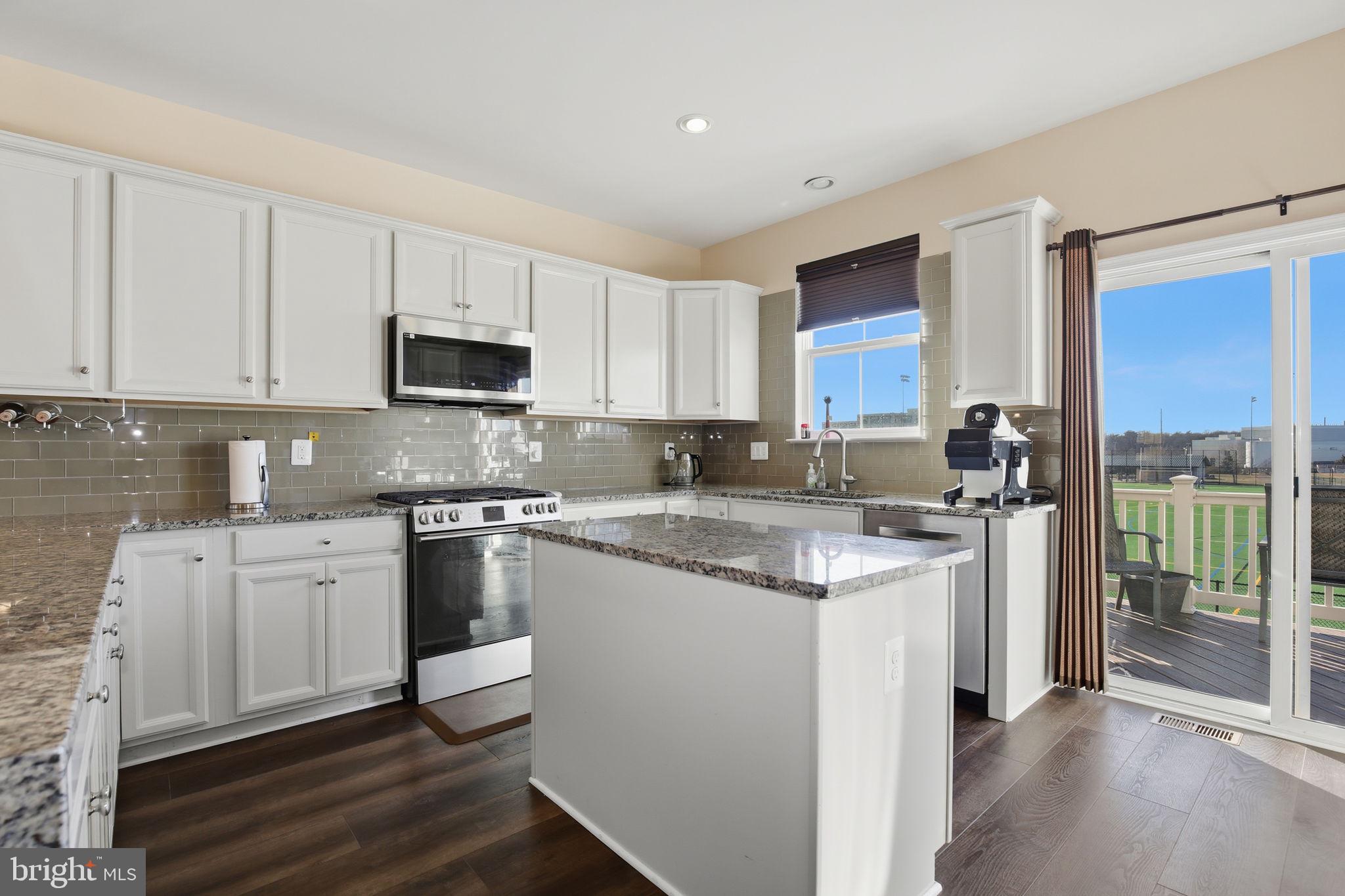 DISCOVERY SQUARE - Residential