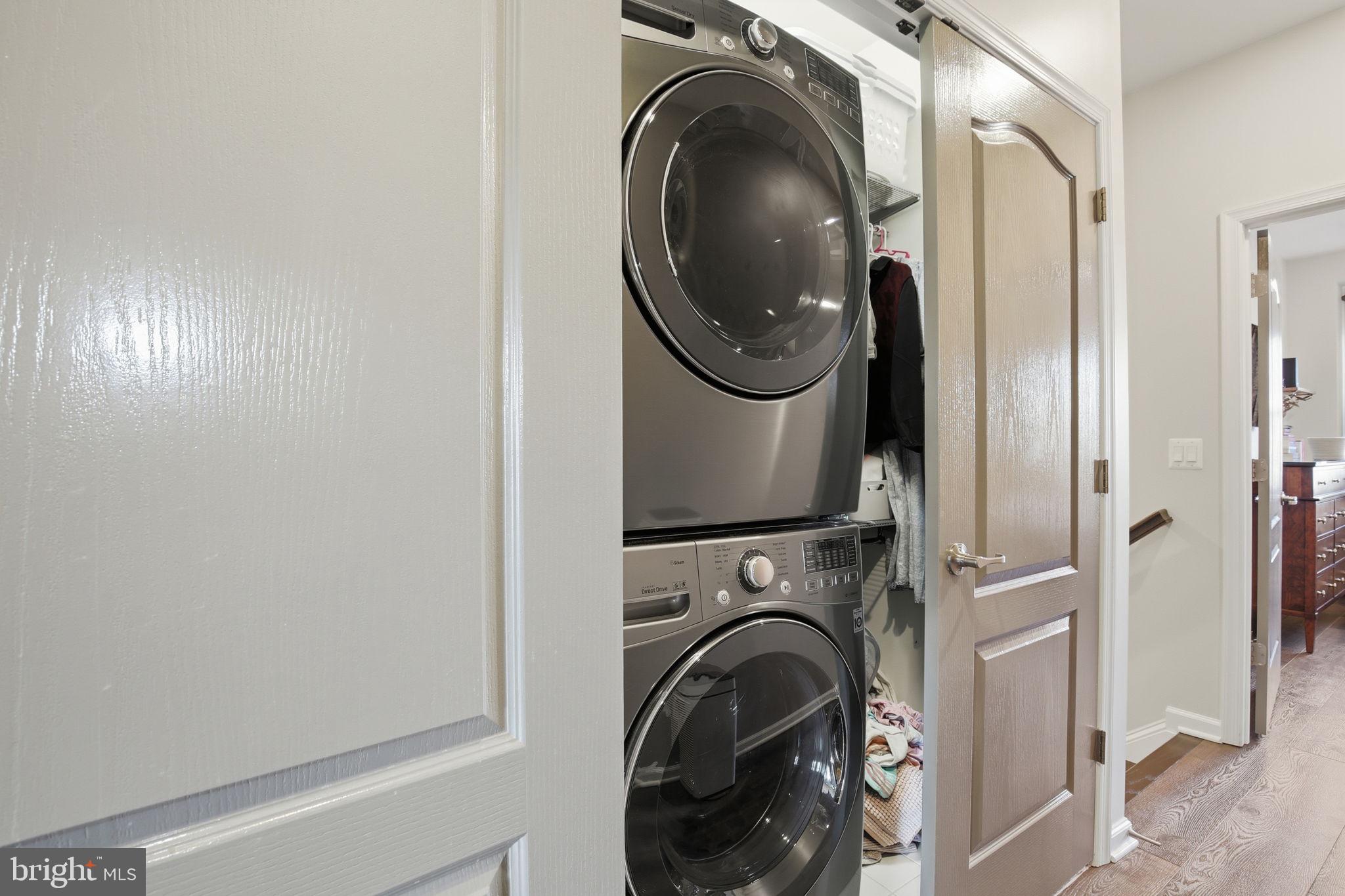 DISCOVERY SQUARE - Residential