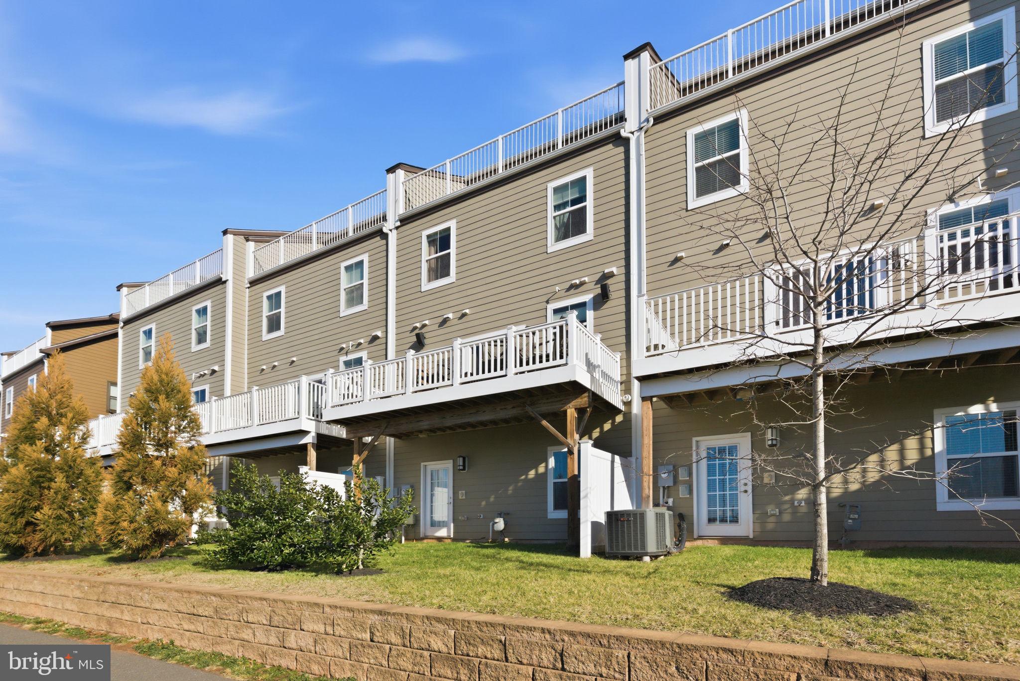 DISCOVERY SQUARE - Residential