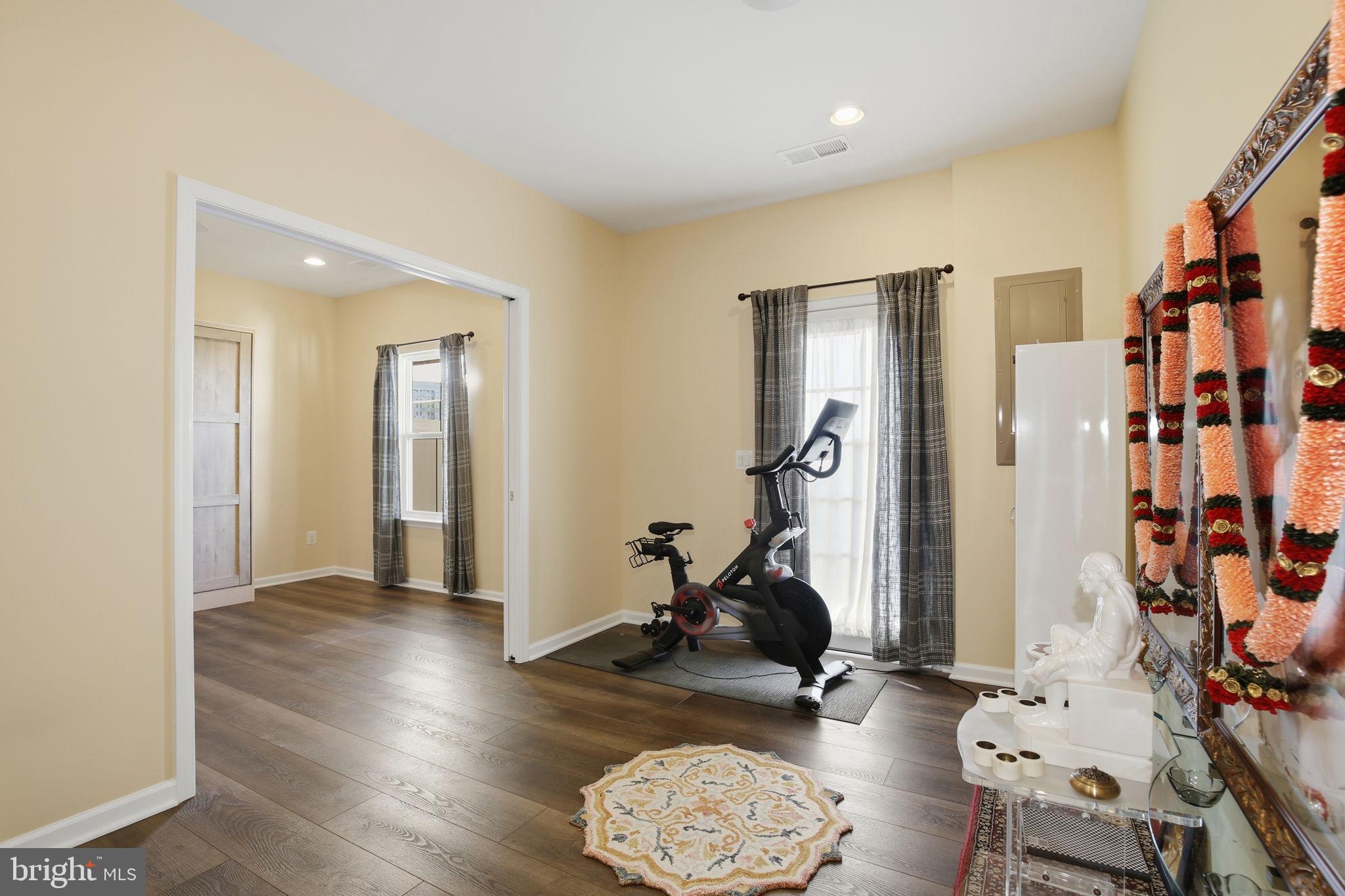 DISCOVERY SQUARE - Residential