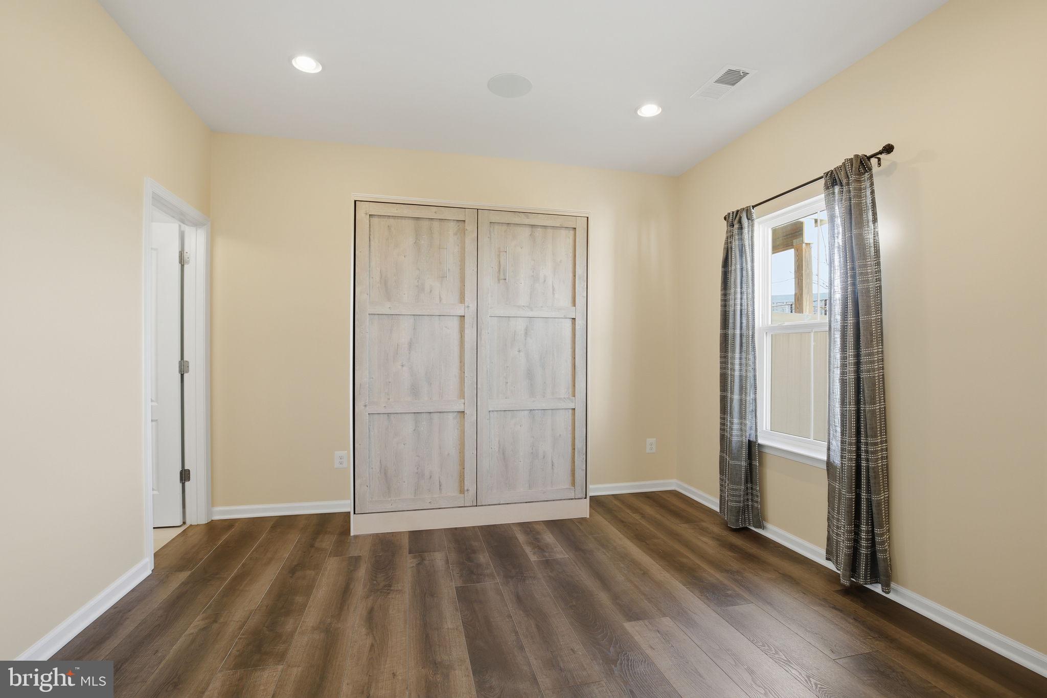 DISCOVERY SQUARE - Residential