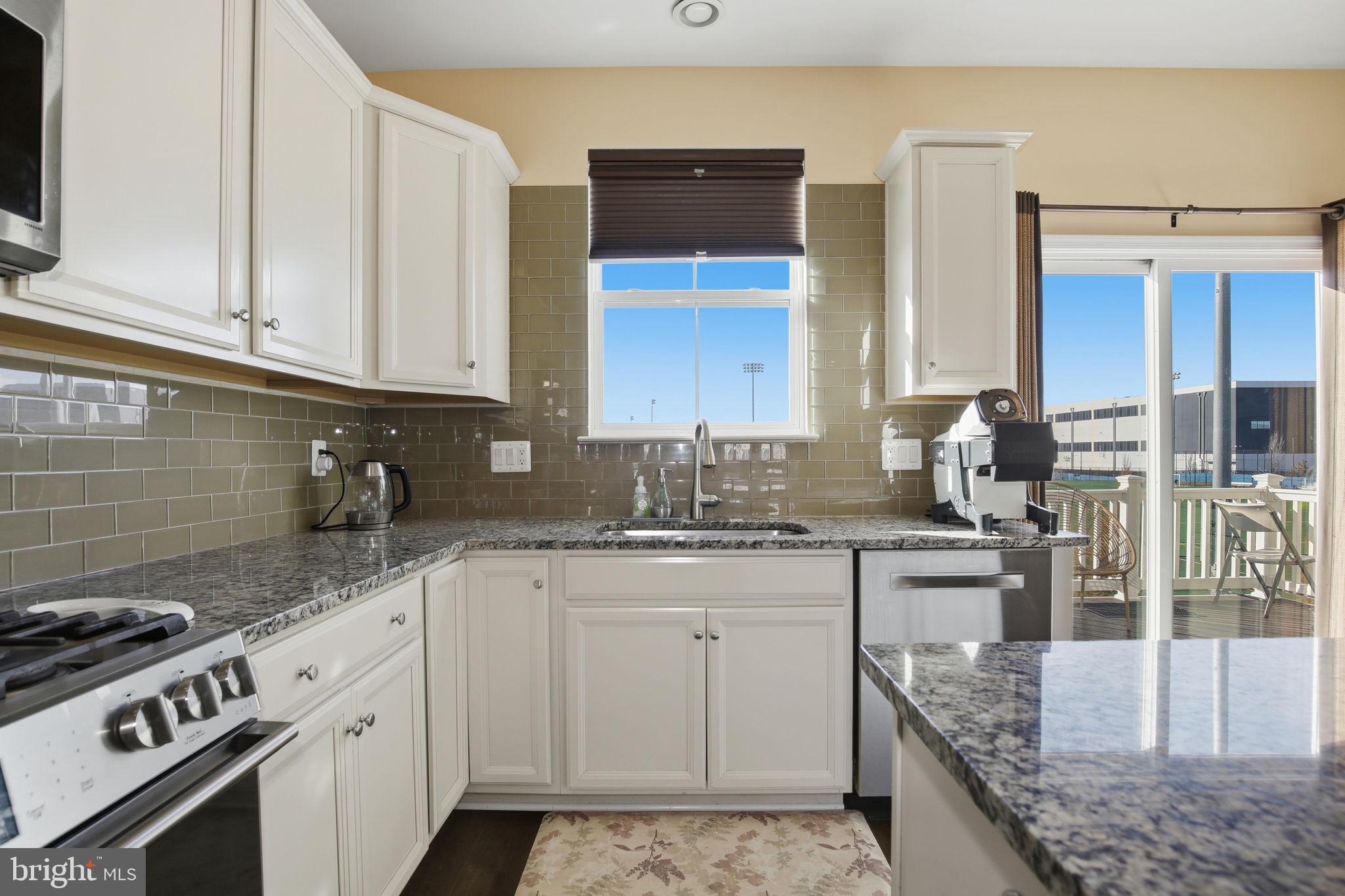 DISCOVERY SQUARE - Residential