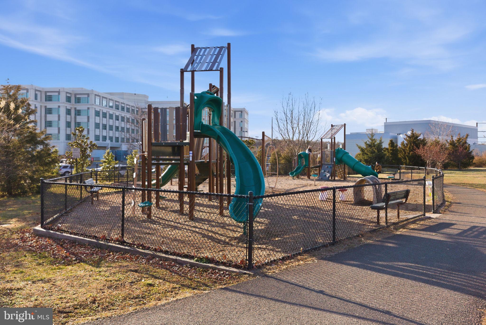 DISCOVERY SQUARE - Residential