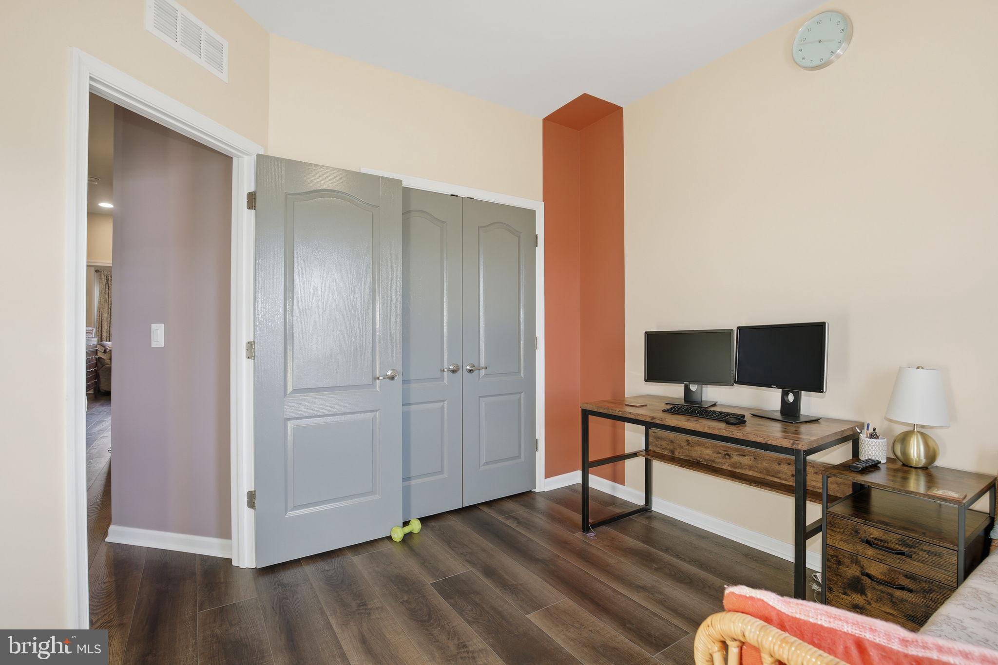 DISCOVERY SQUARE - Residential