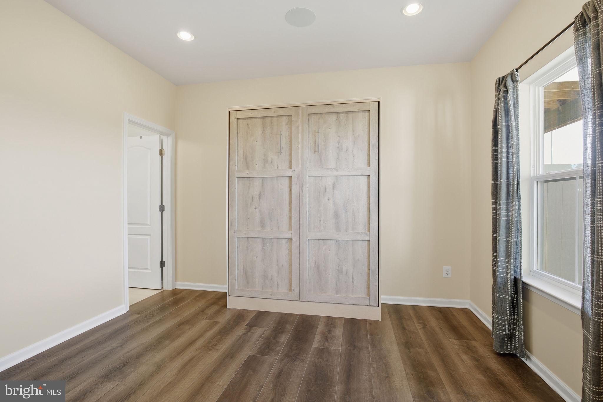 DISCOVERY SQUARE - Residential