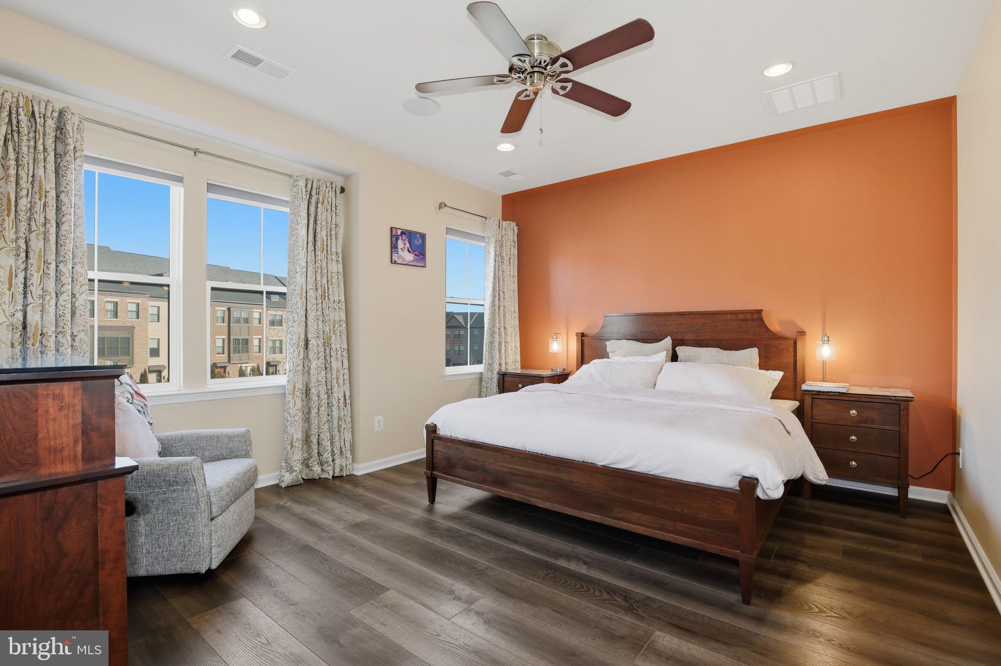 DISCOVERY SQUARE - Residential