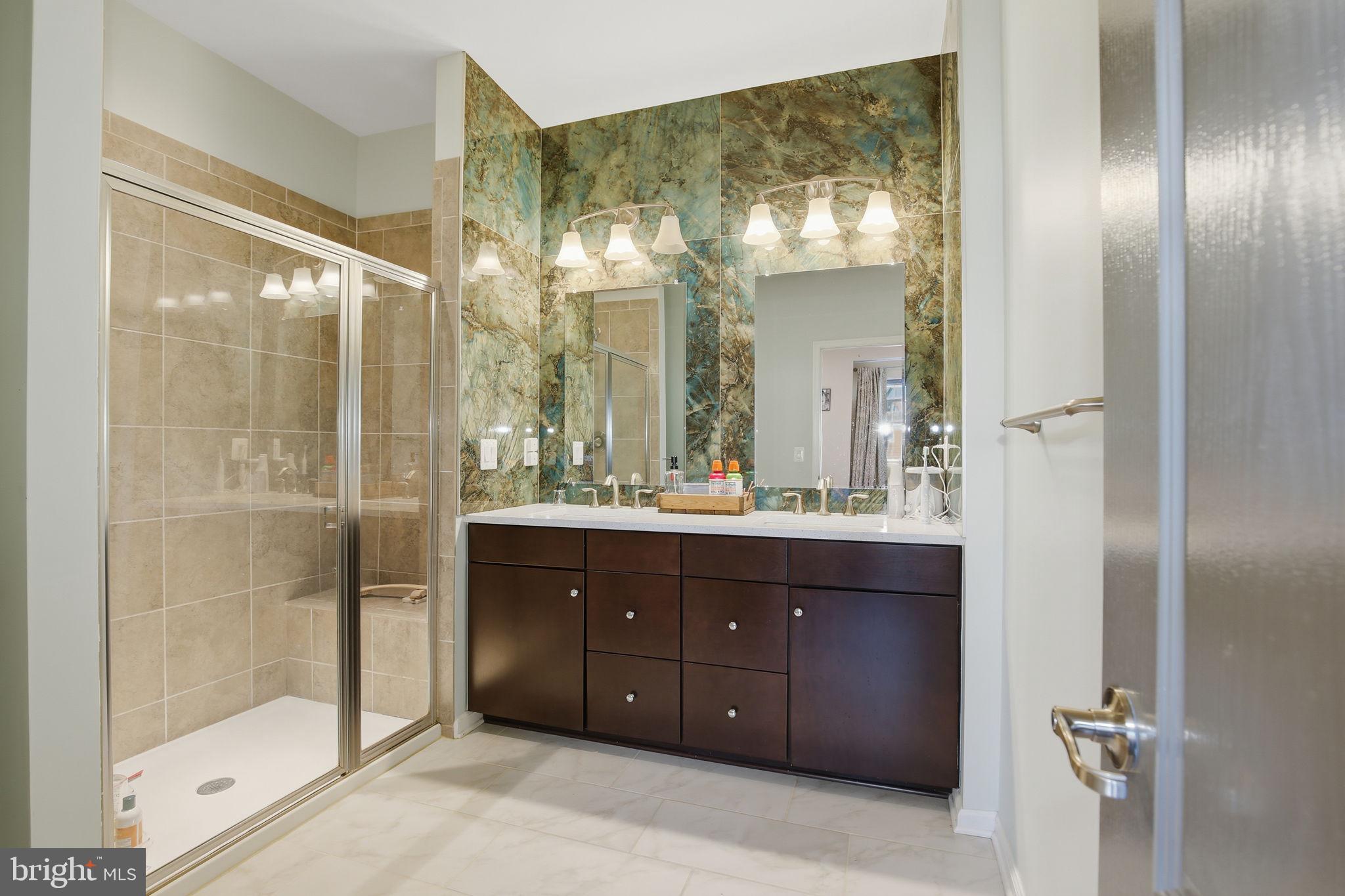 DISCOVERY SQUARE - Residential