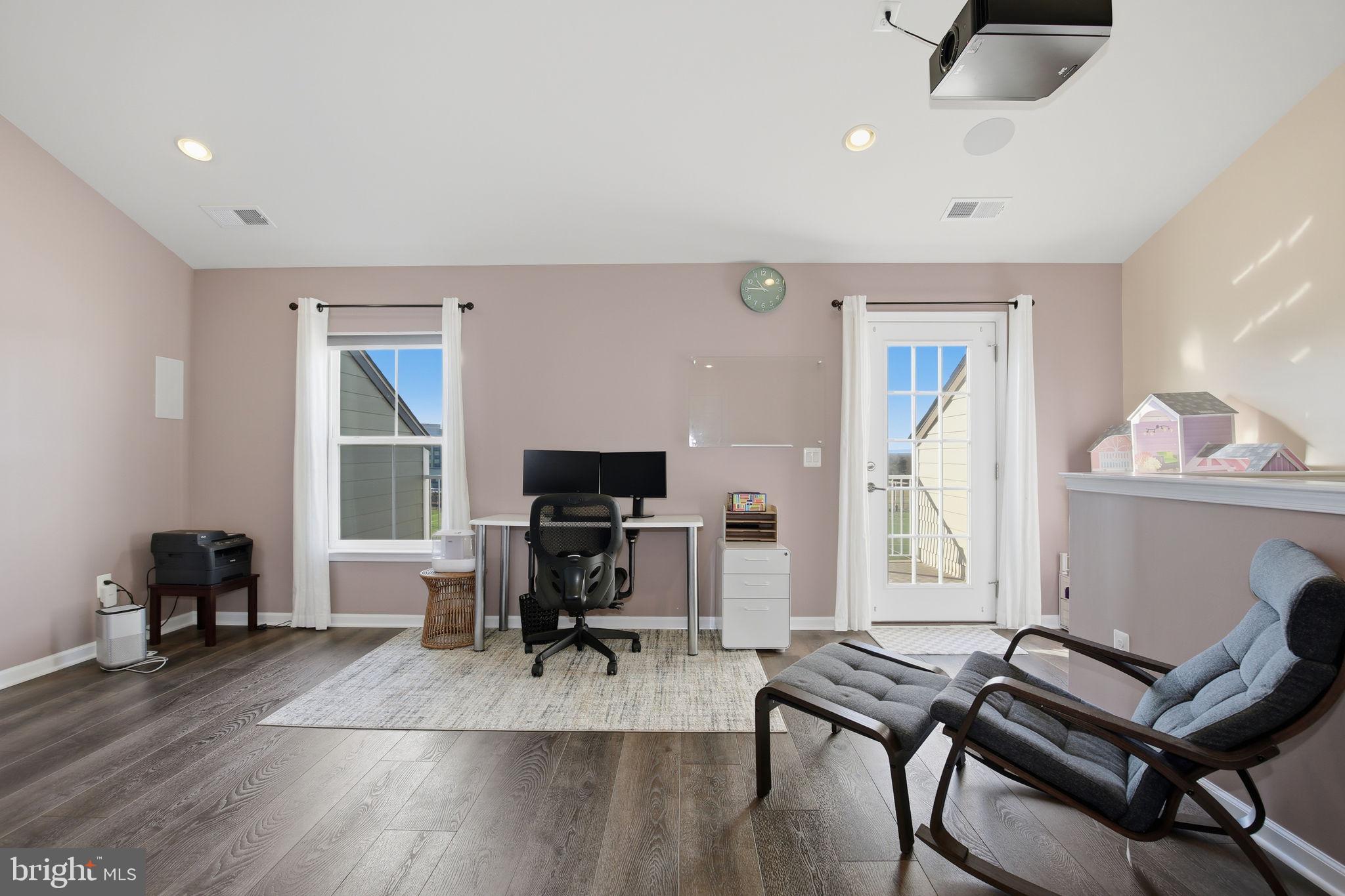 DISCOVERY SQUARE - Residential