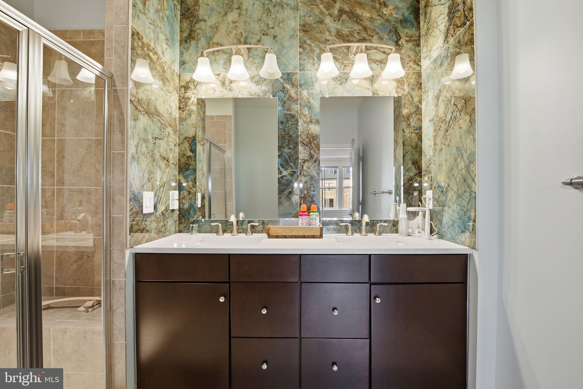 DISCOVERY SQUARE - Residential