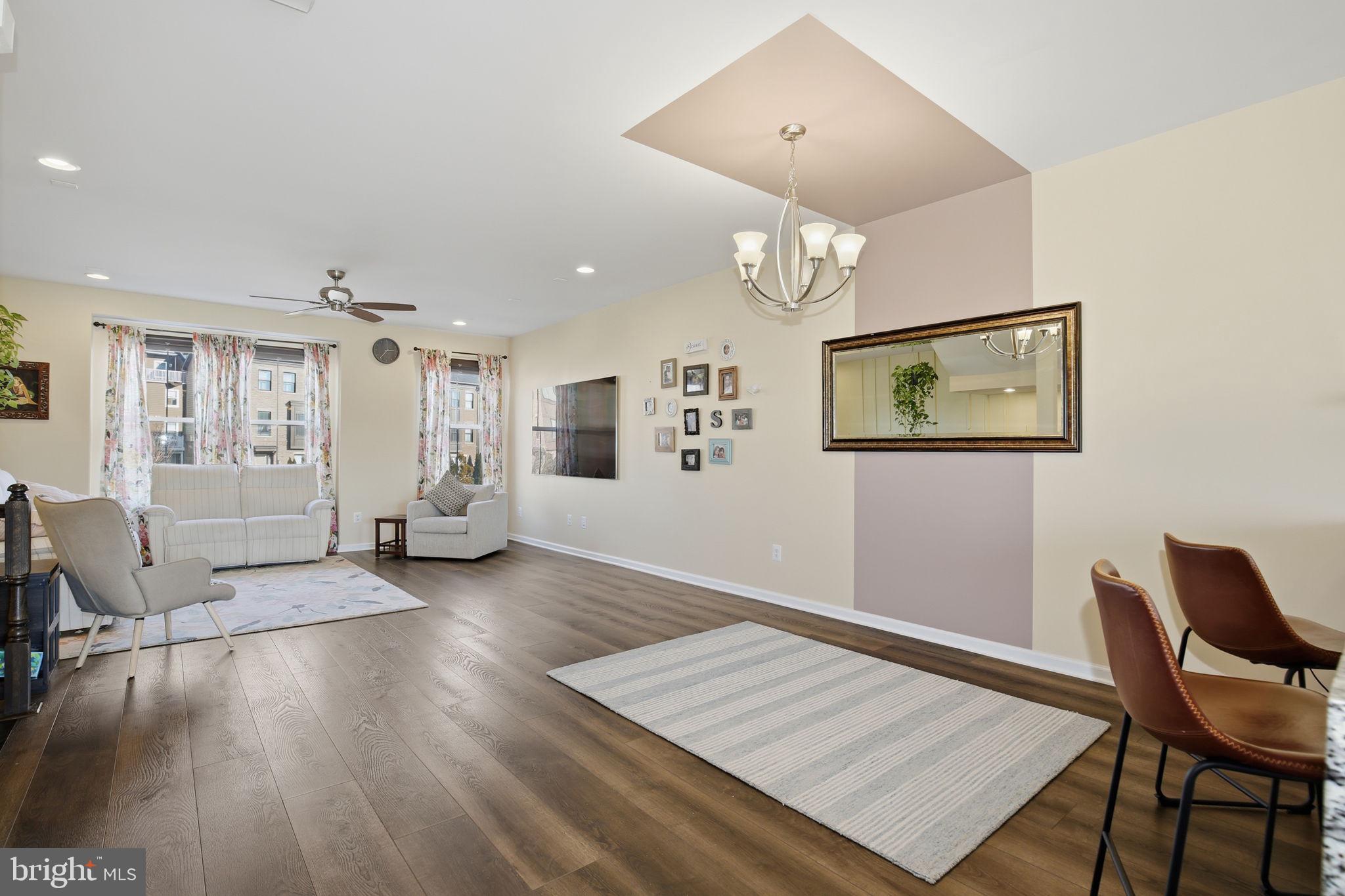 DISCOVERY SQUARE - Residential