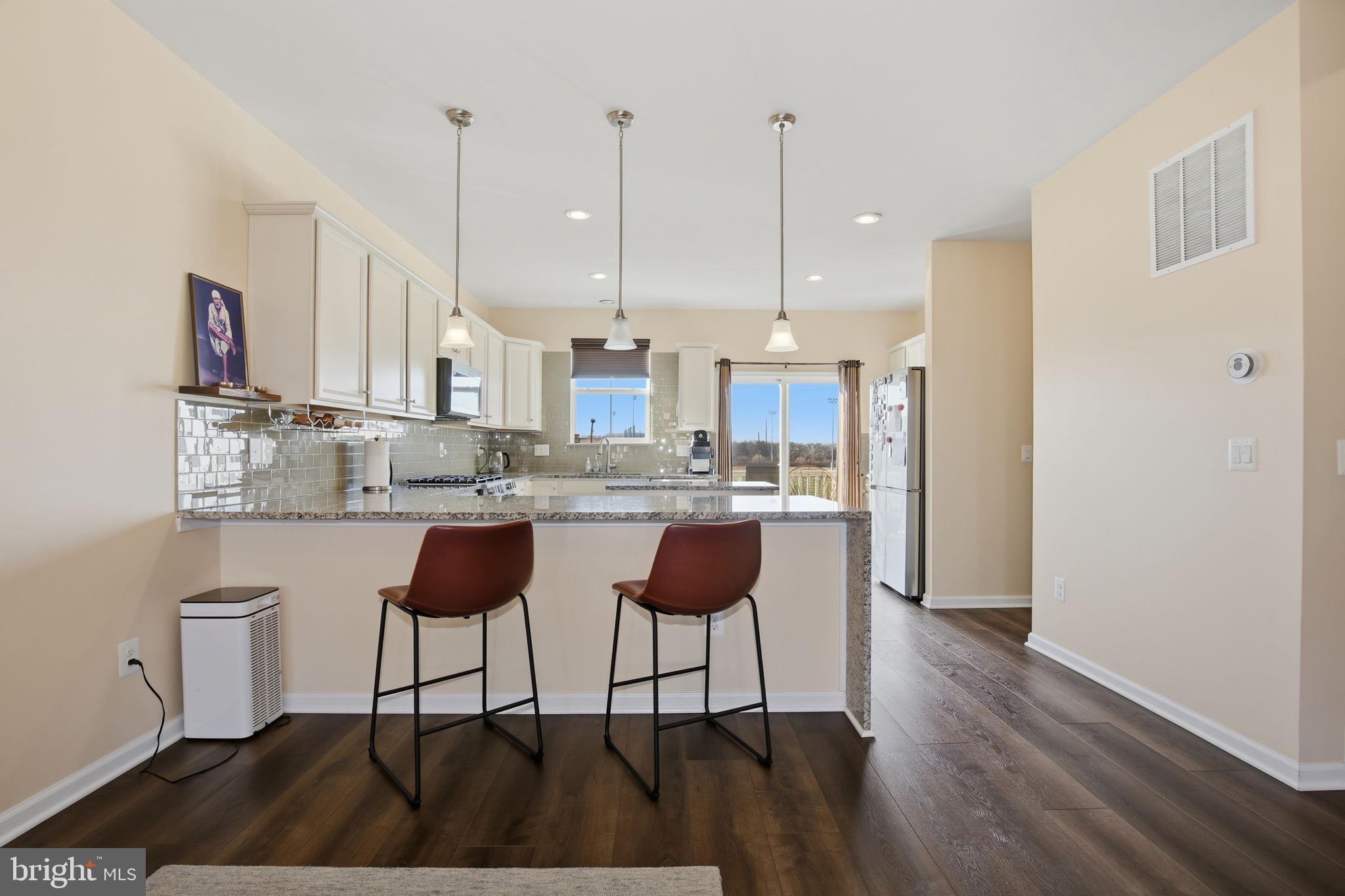 DISCOVERY SQUARE - Residential