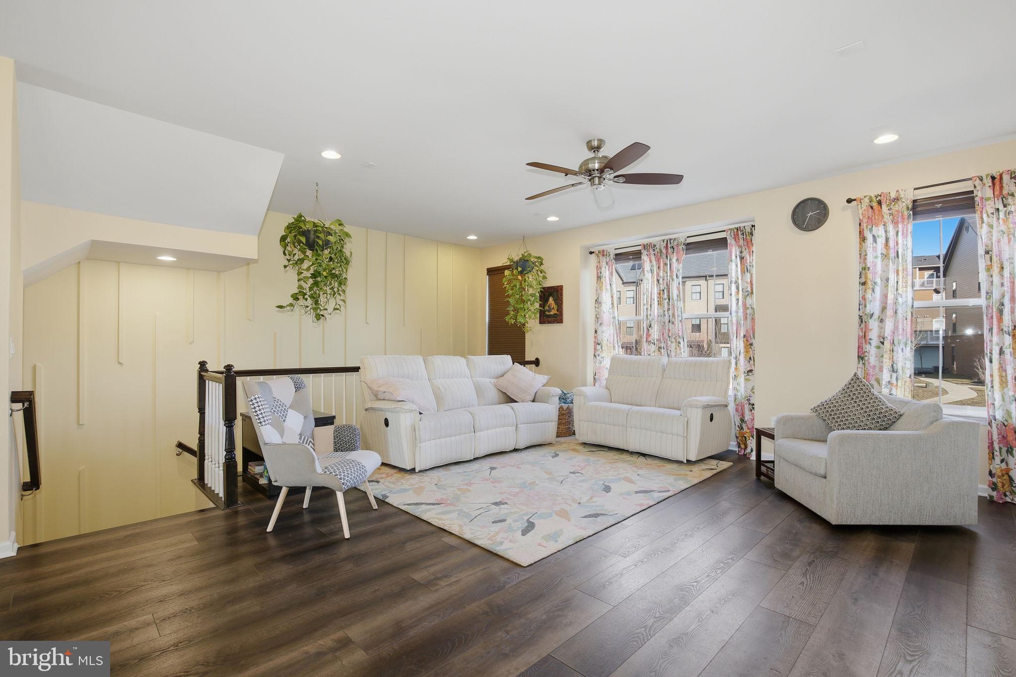 DISCOVERY SQUARE - Residential