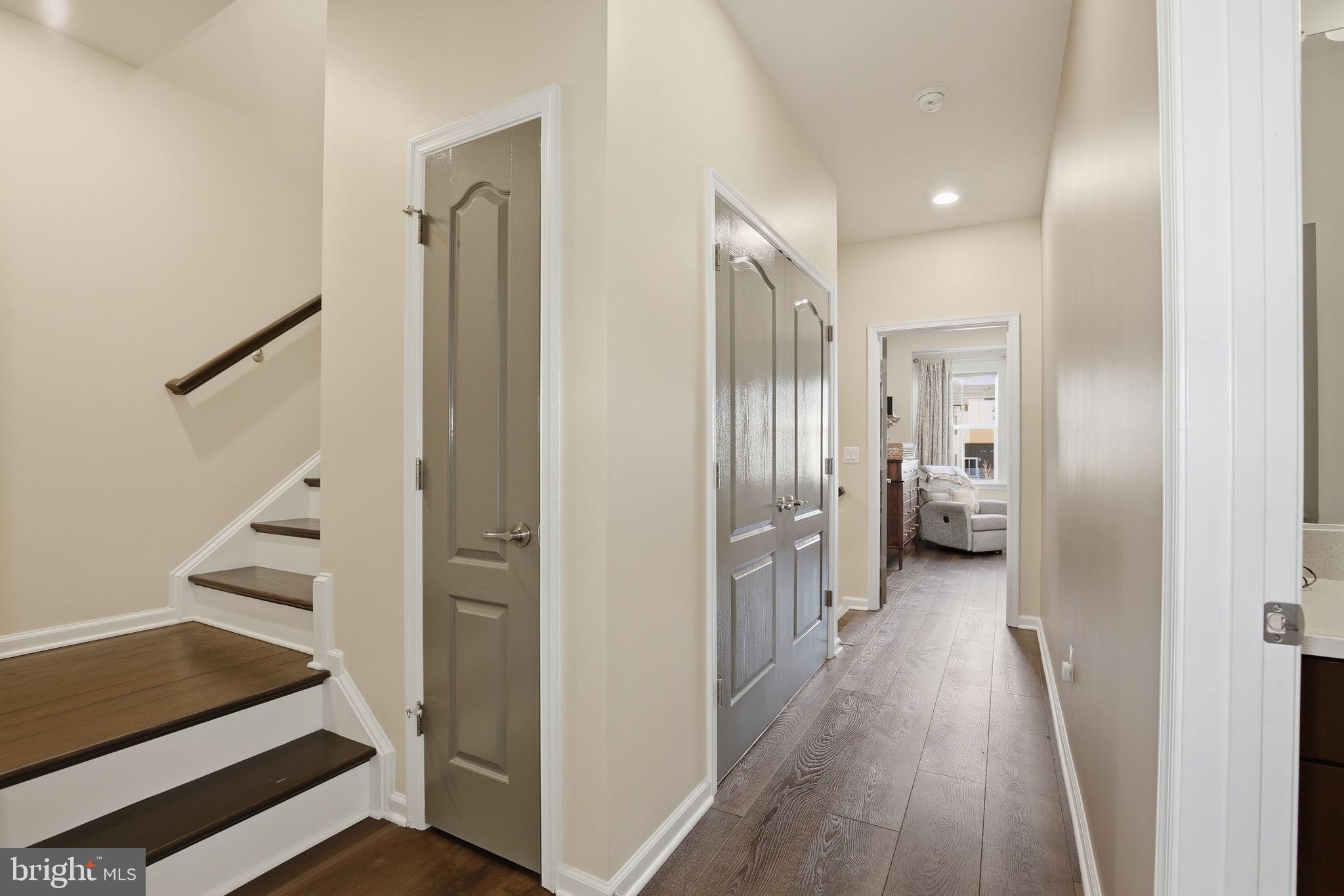 DISCOVERY SQUARE - Residential