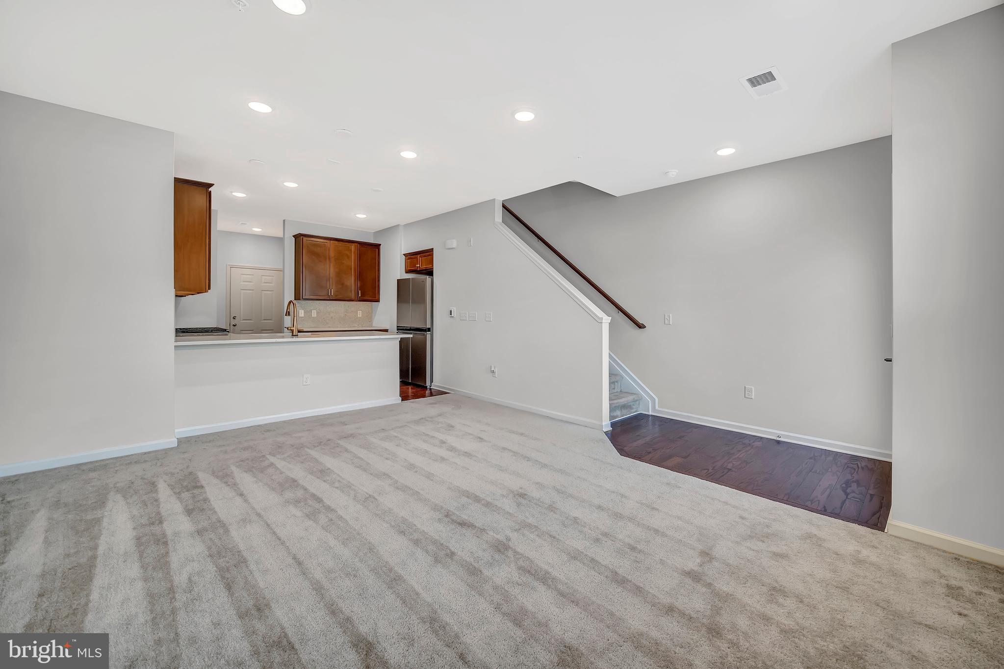 806 SHAY CT