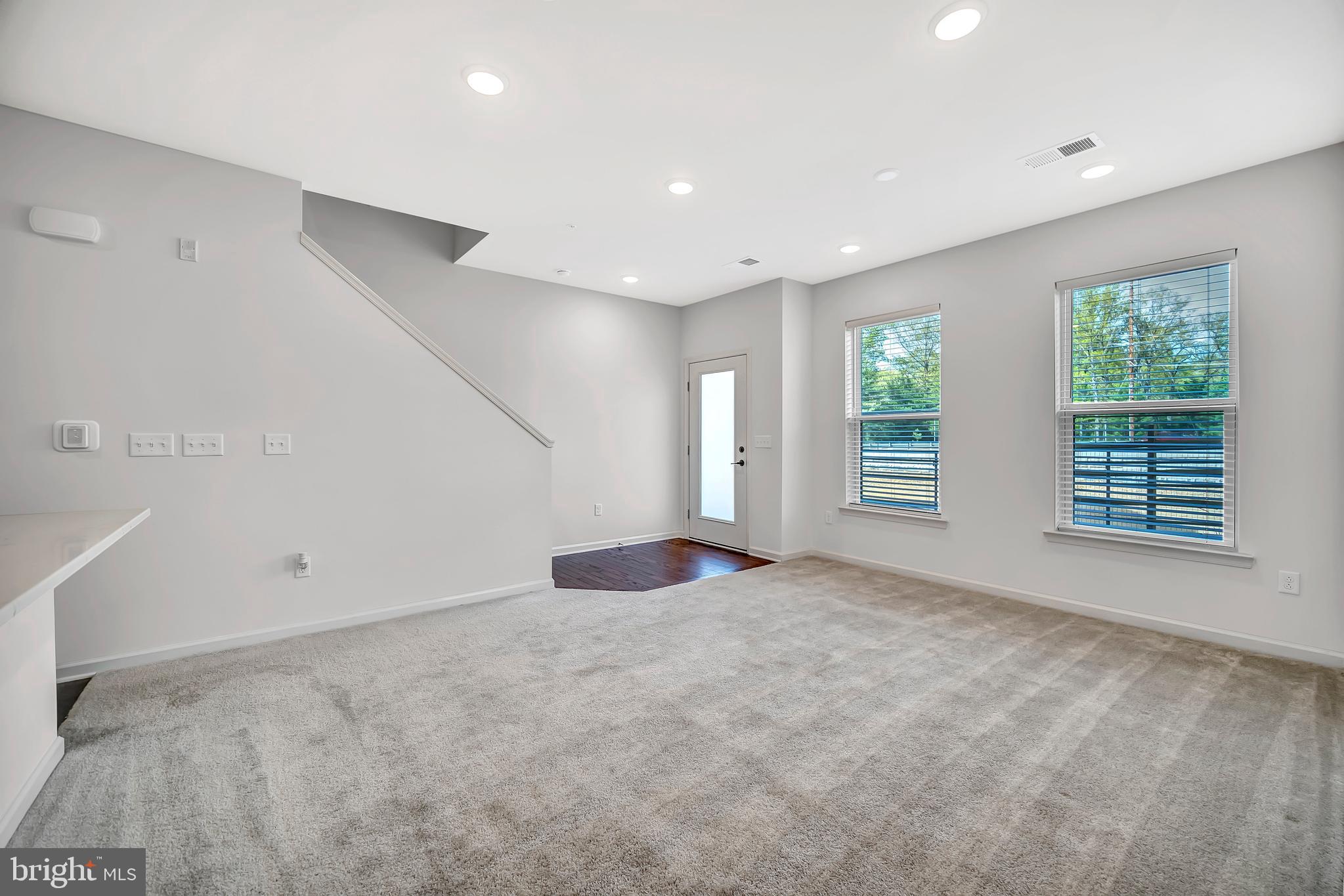 806 SHAY CT