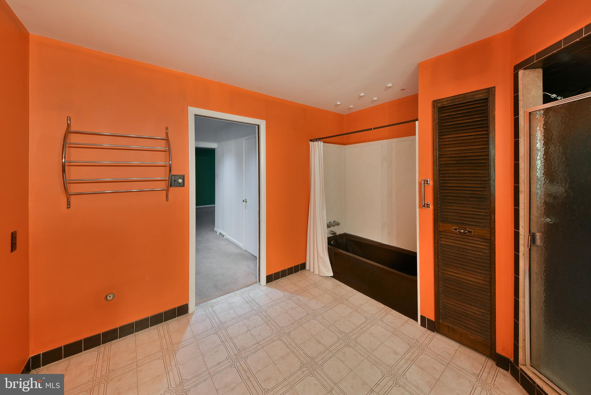 CHELTENHAM VIL - Residential