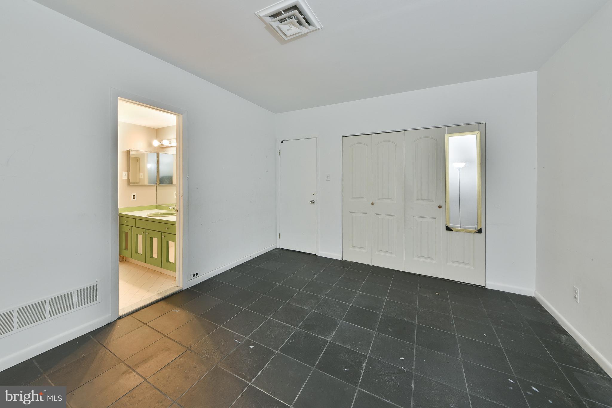 CHELTENHAM VIL - Residential