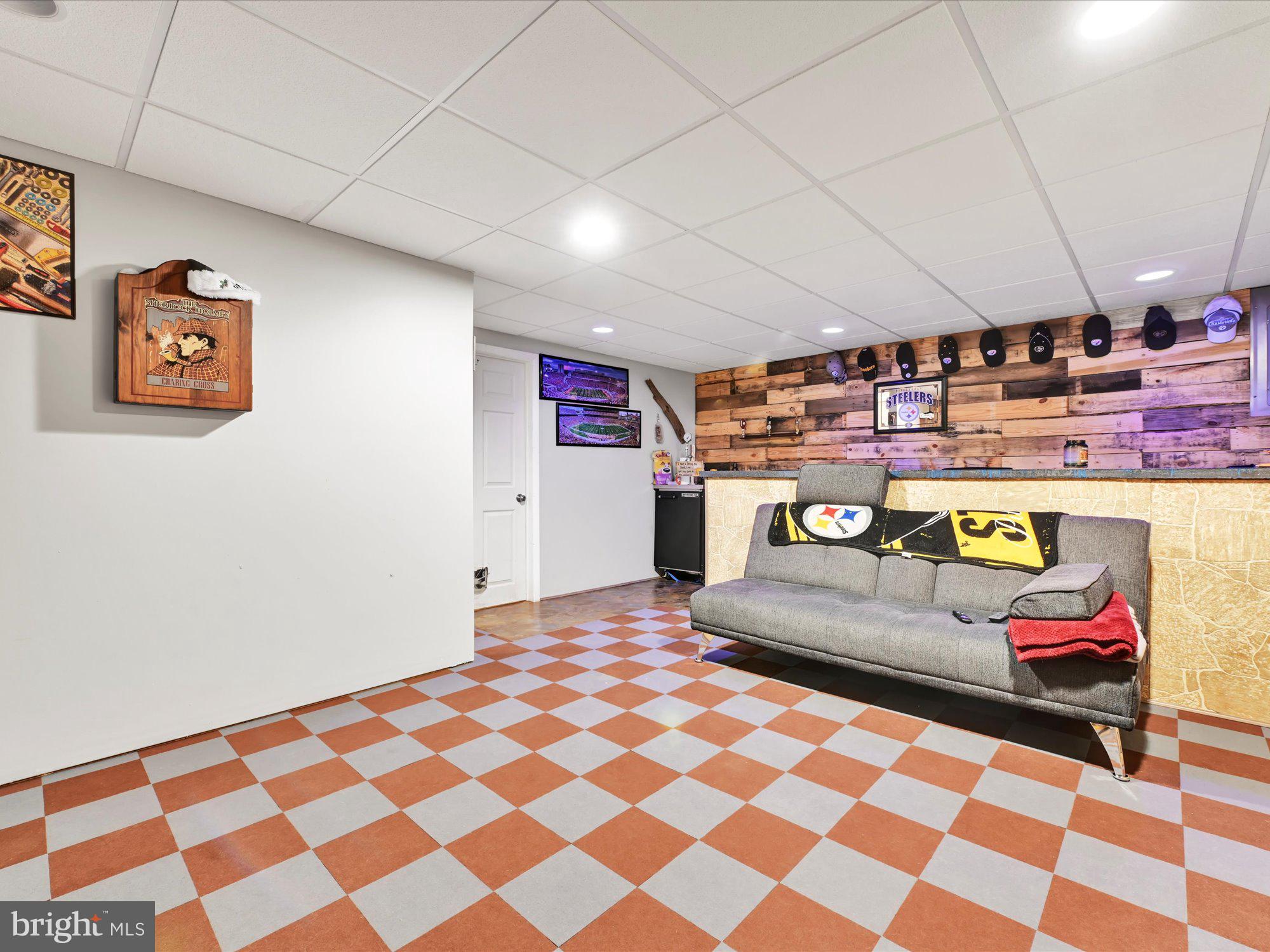 LONGWOOD SQUARE - Residential