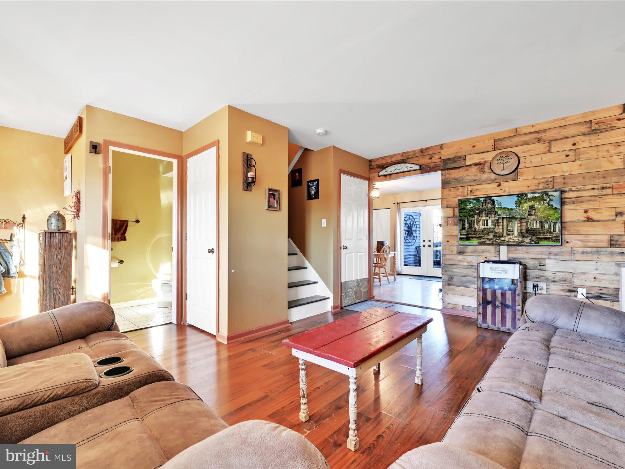 LONGWOOD SQUARE - Residential