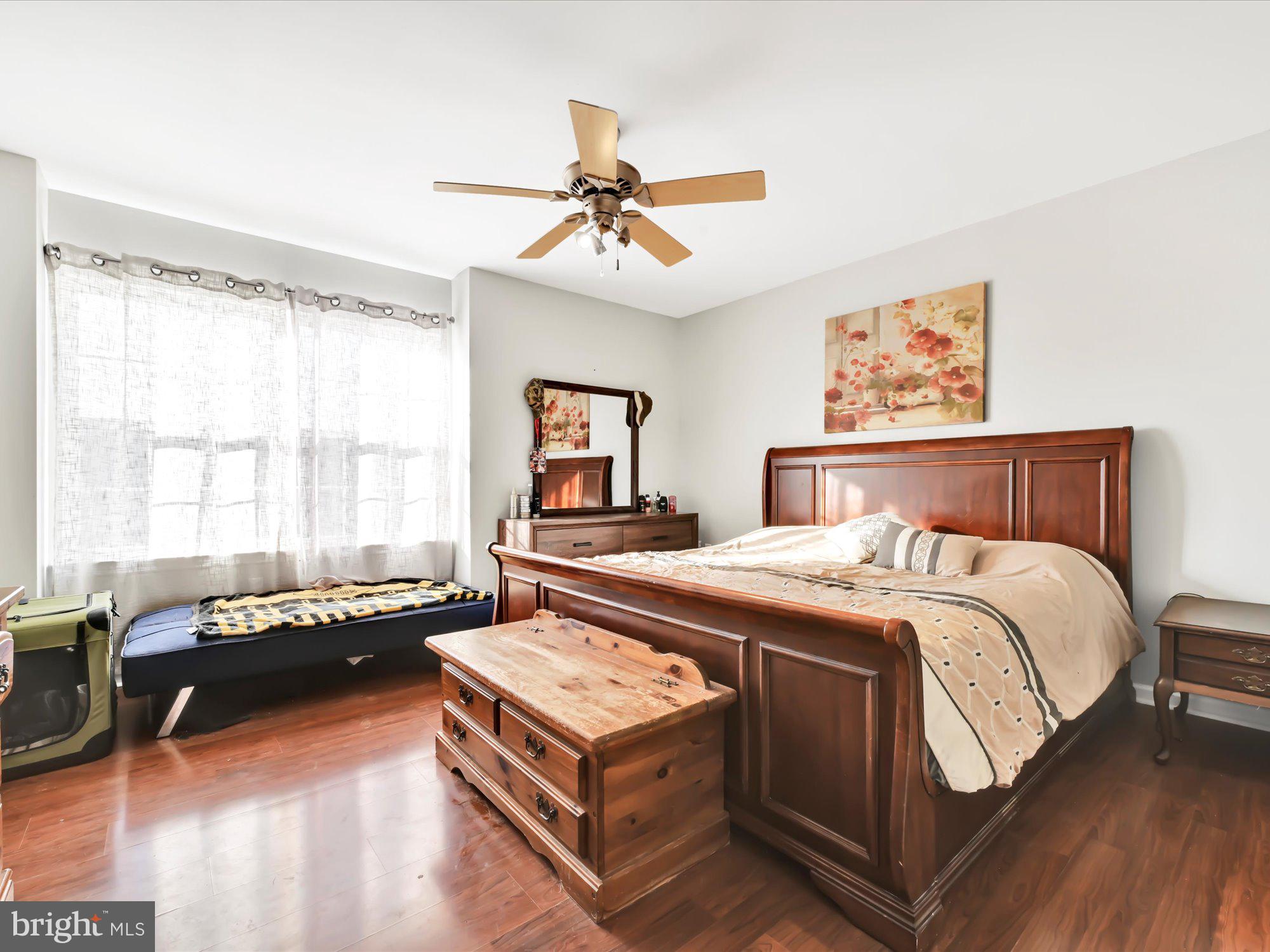 LONGWOOD SQUARE - Residential