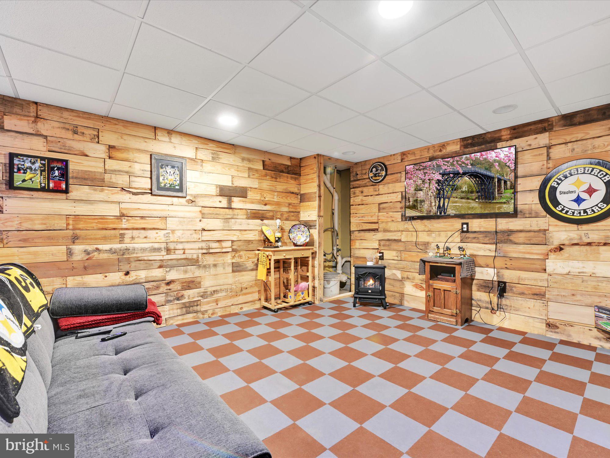 LONGWOOD SQUARE - Residential