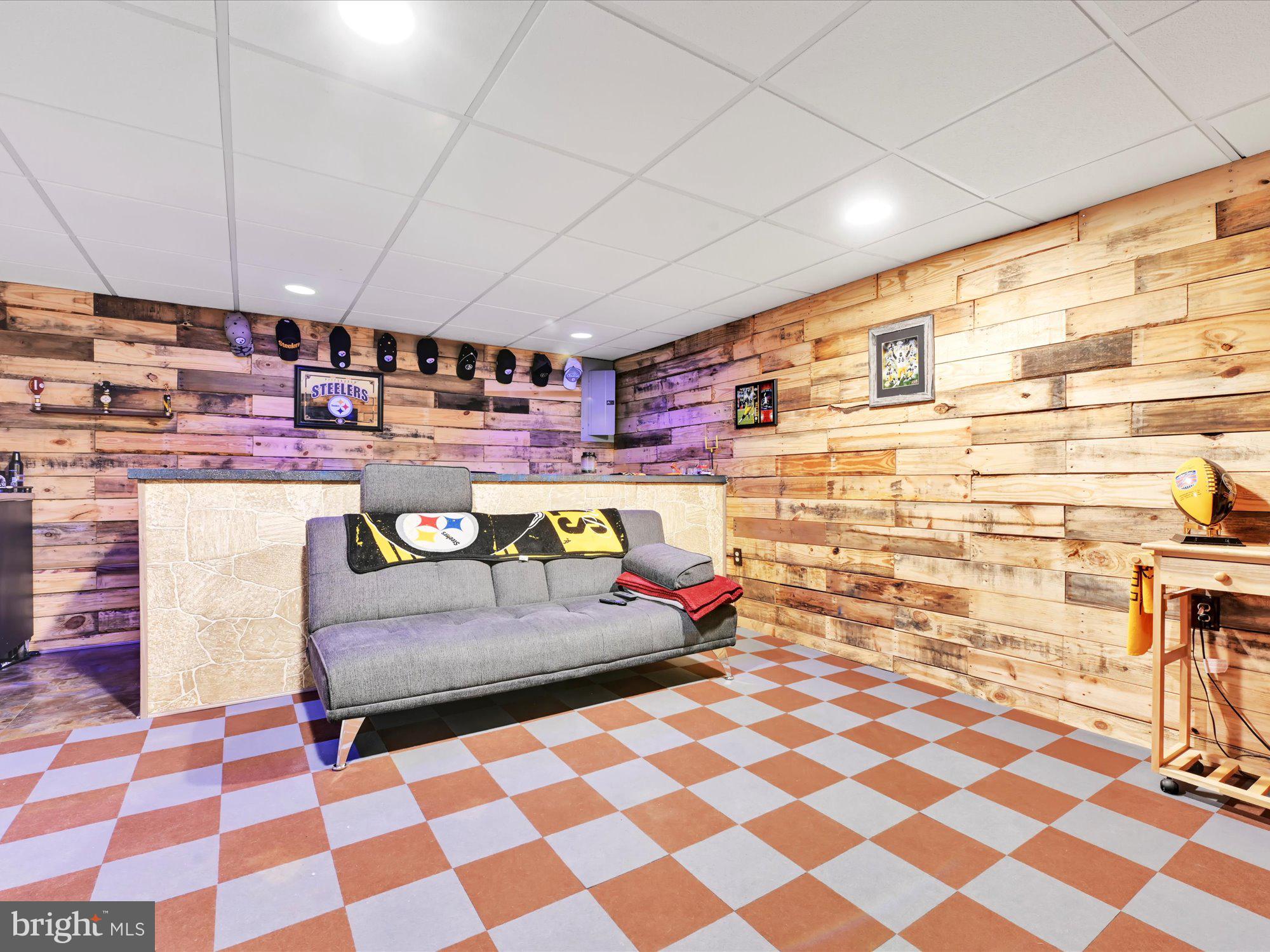 LONGWOOD SQUARE - Residential