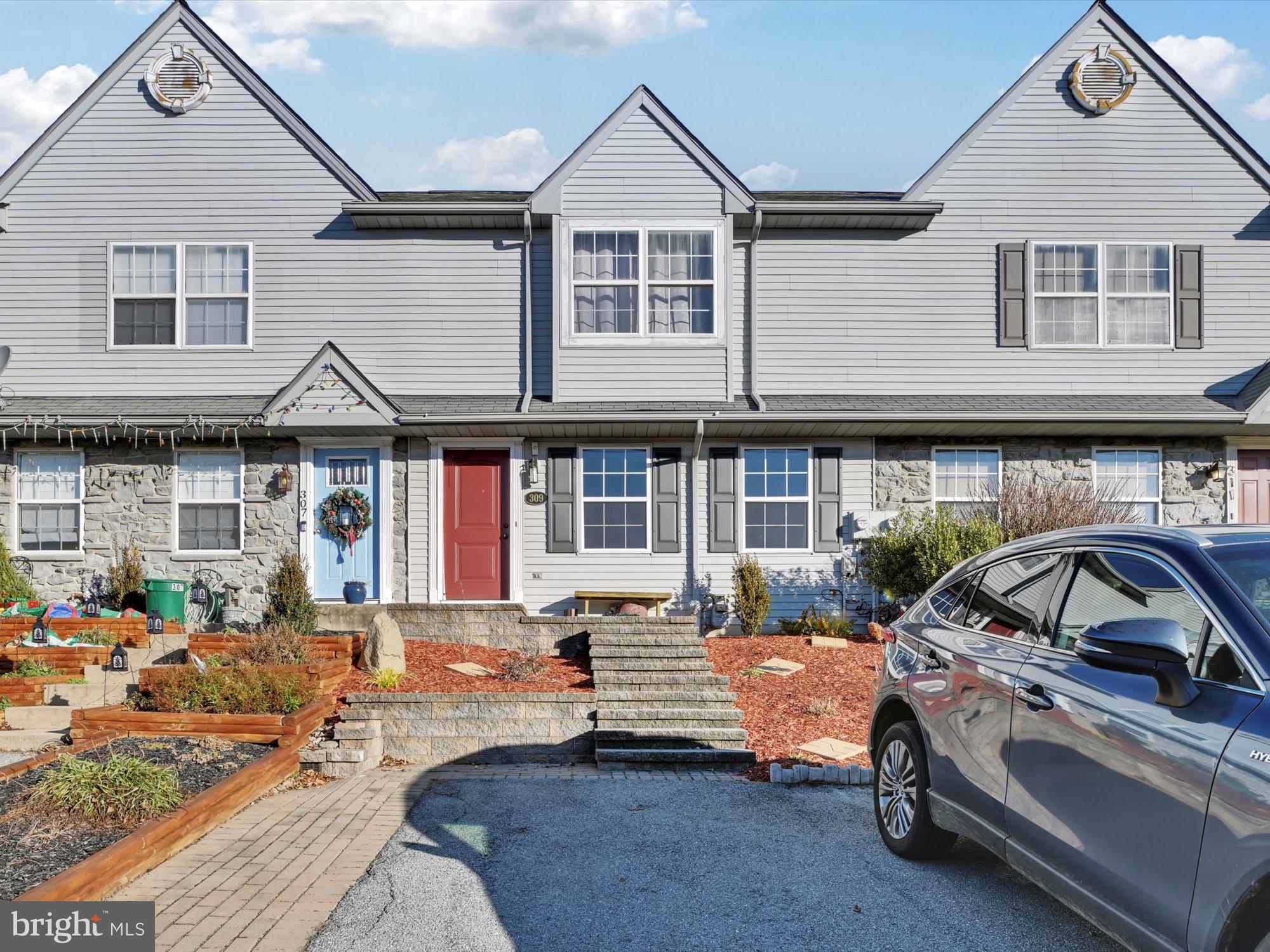 LONGWOOD SQUARE - Residential