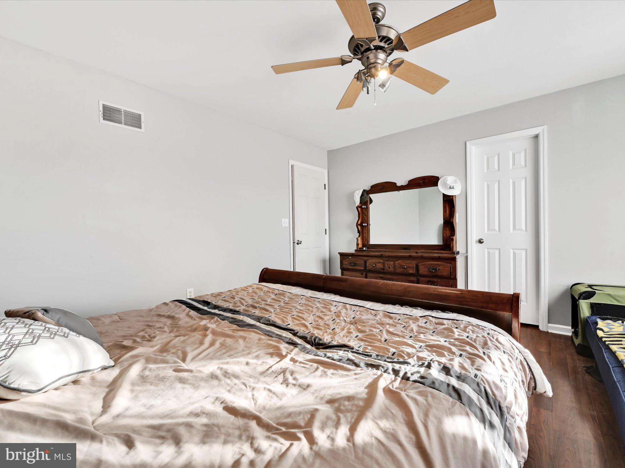 LONGWOOD SQUARE - Residential