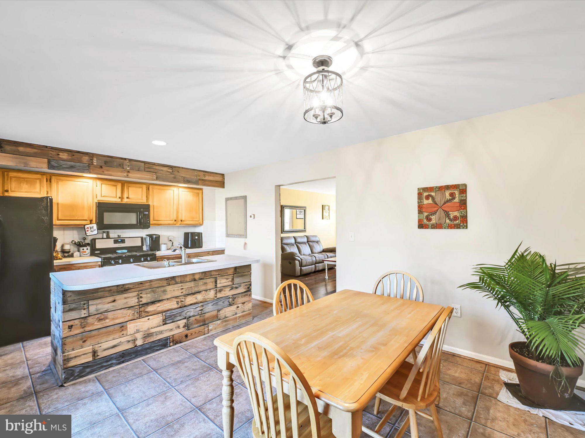 LONGWOOD SQUARE - Residential