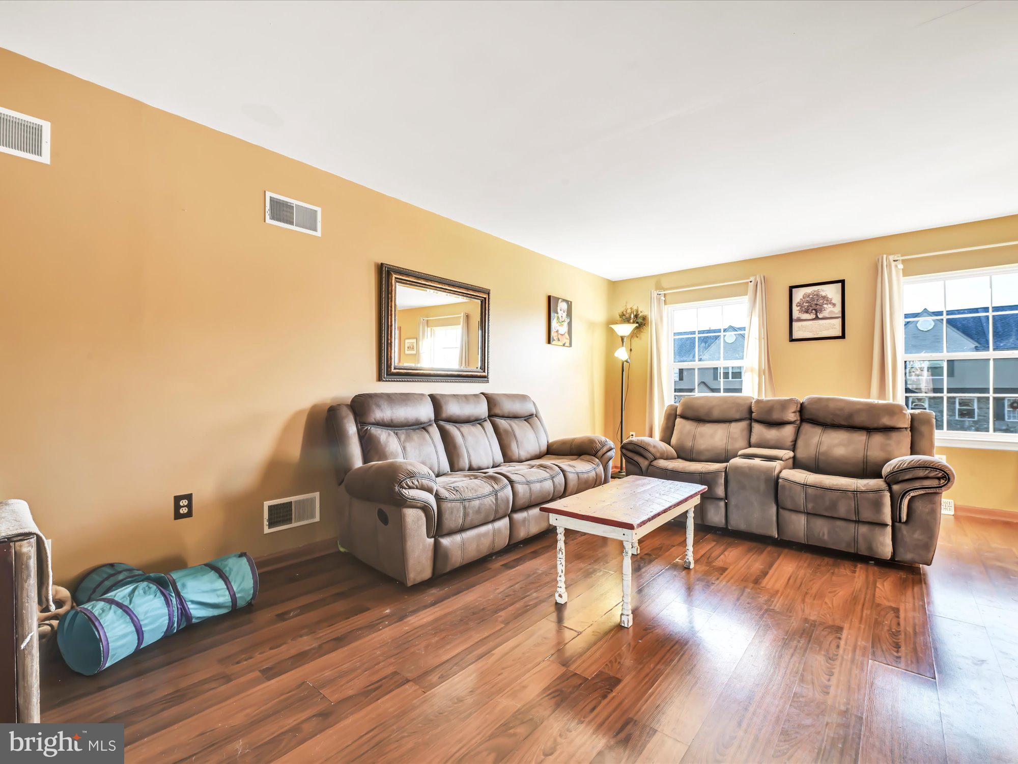 LONGWOOD SQUARE - Residential