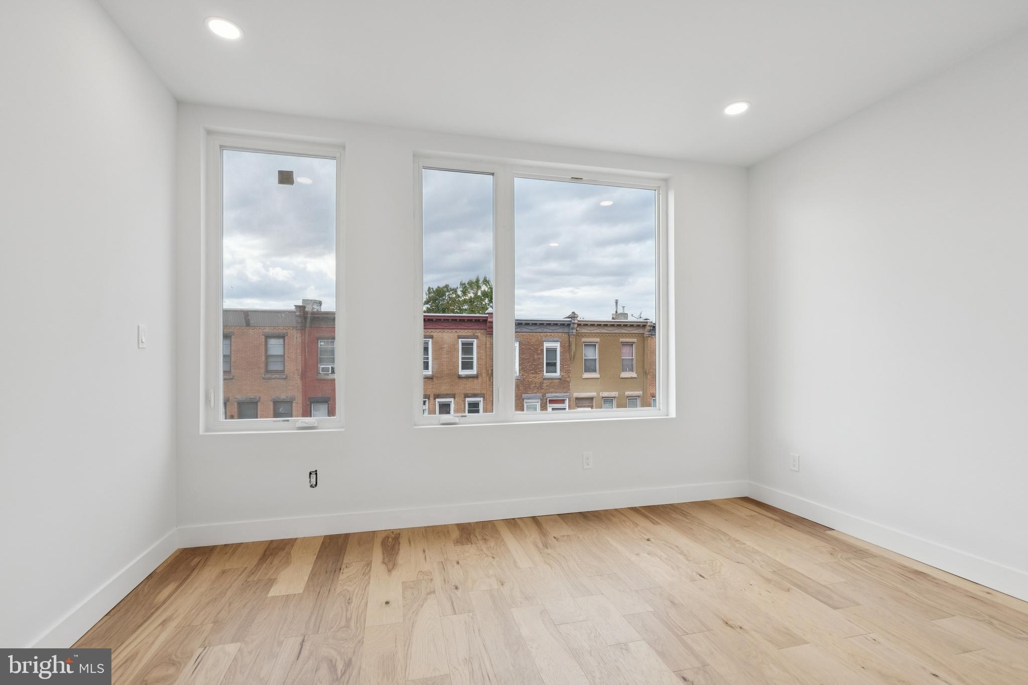 STRAWBERRY MANSION - Residential