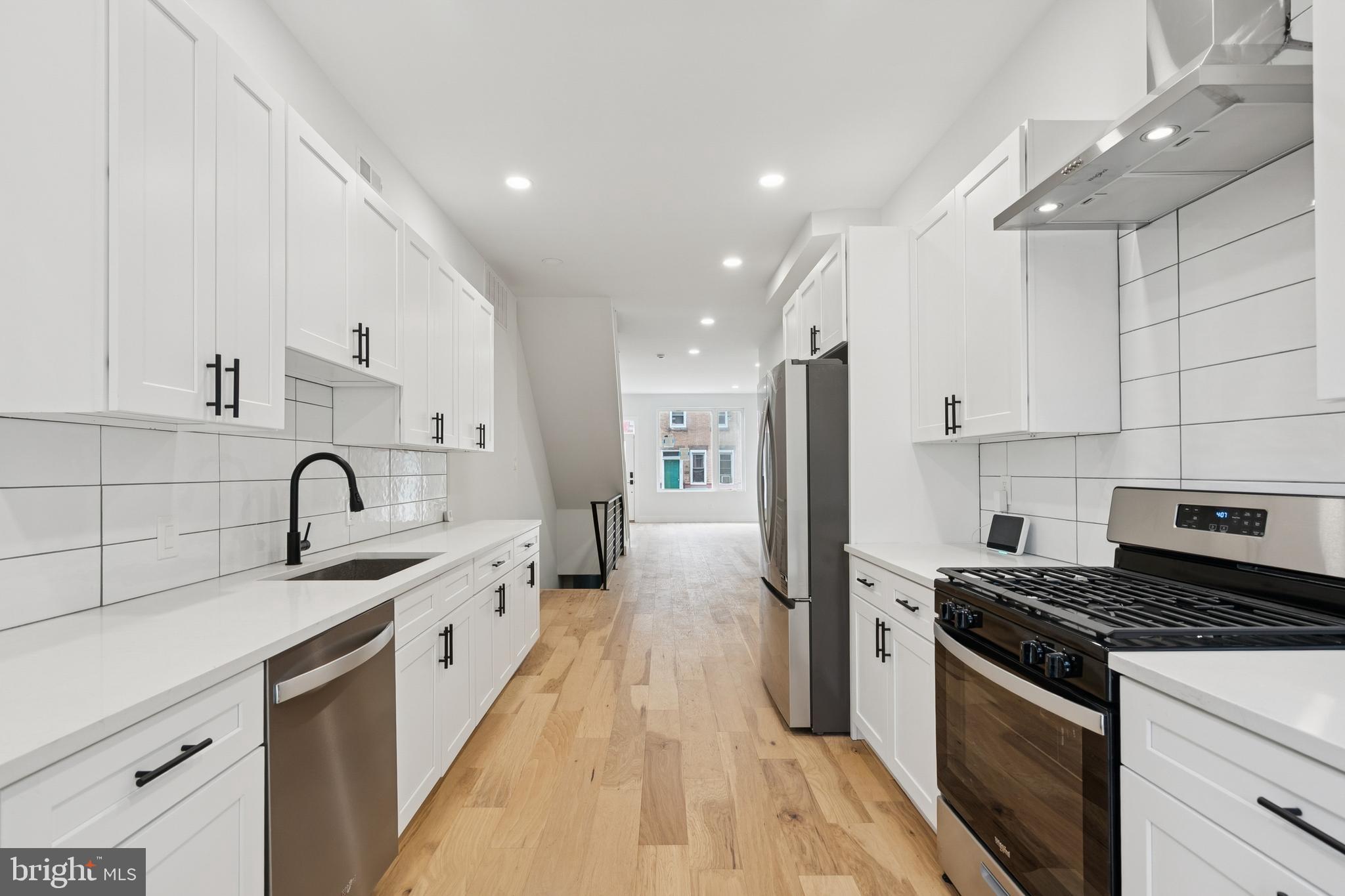 STRAWBERRY MANSION - Residential