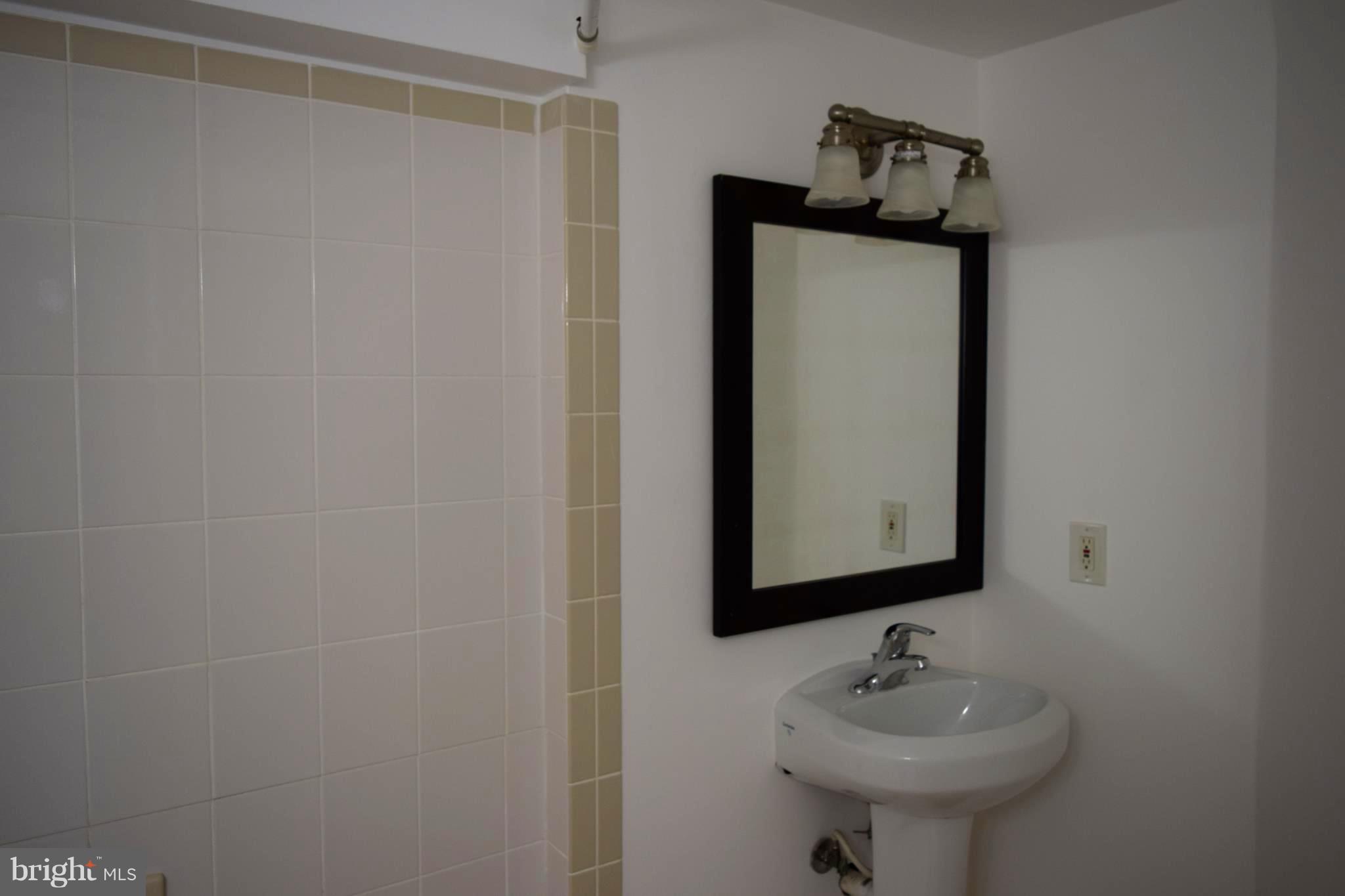 FAIRFAX VILLA - Residential