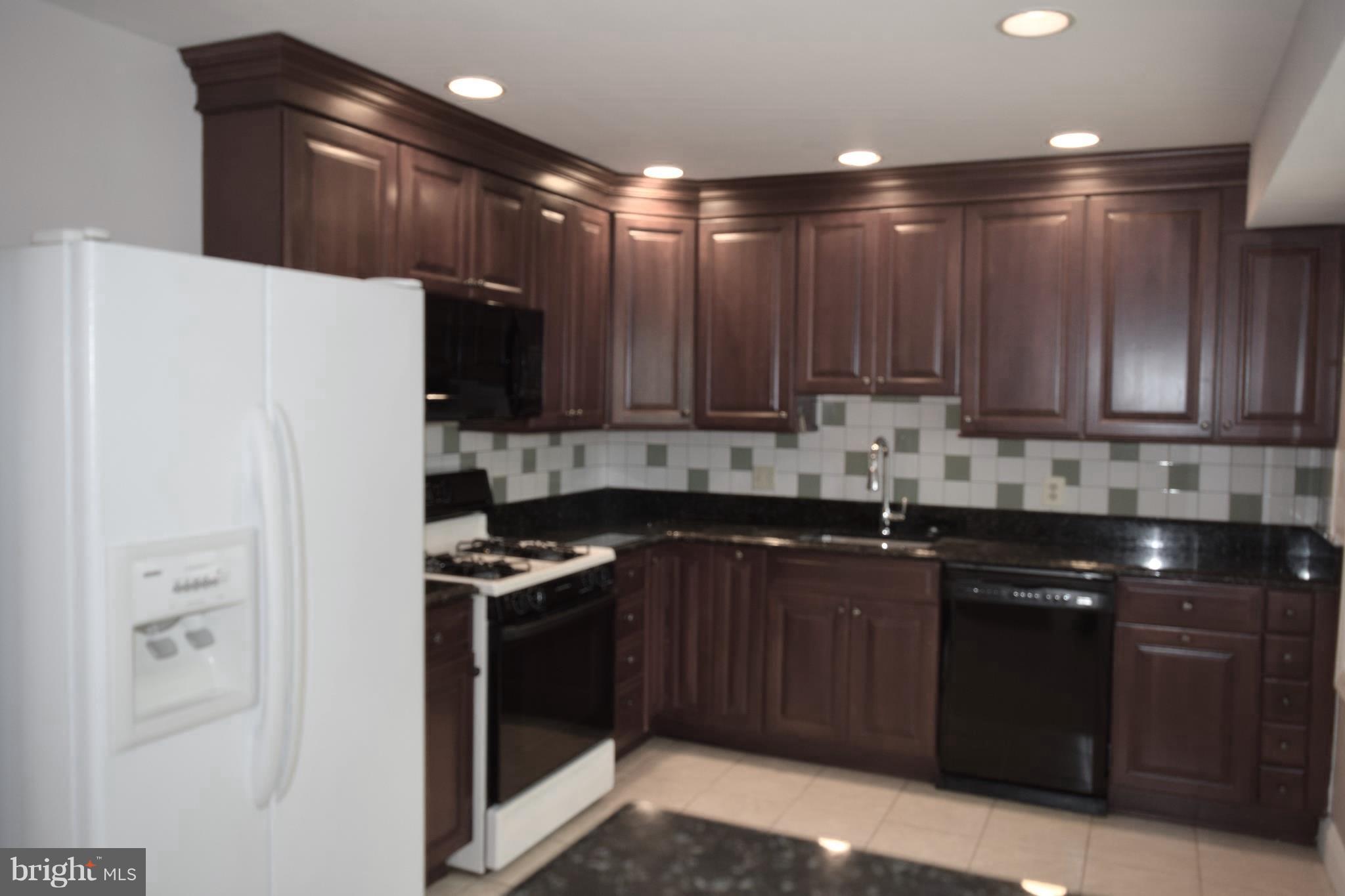 FAIRFAX VILLA - Residential