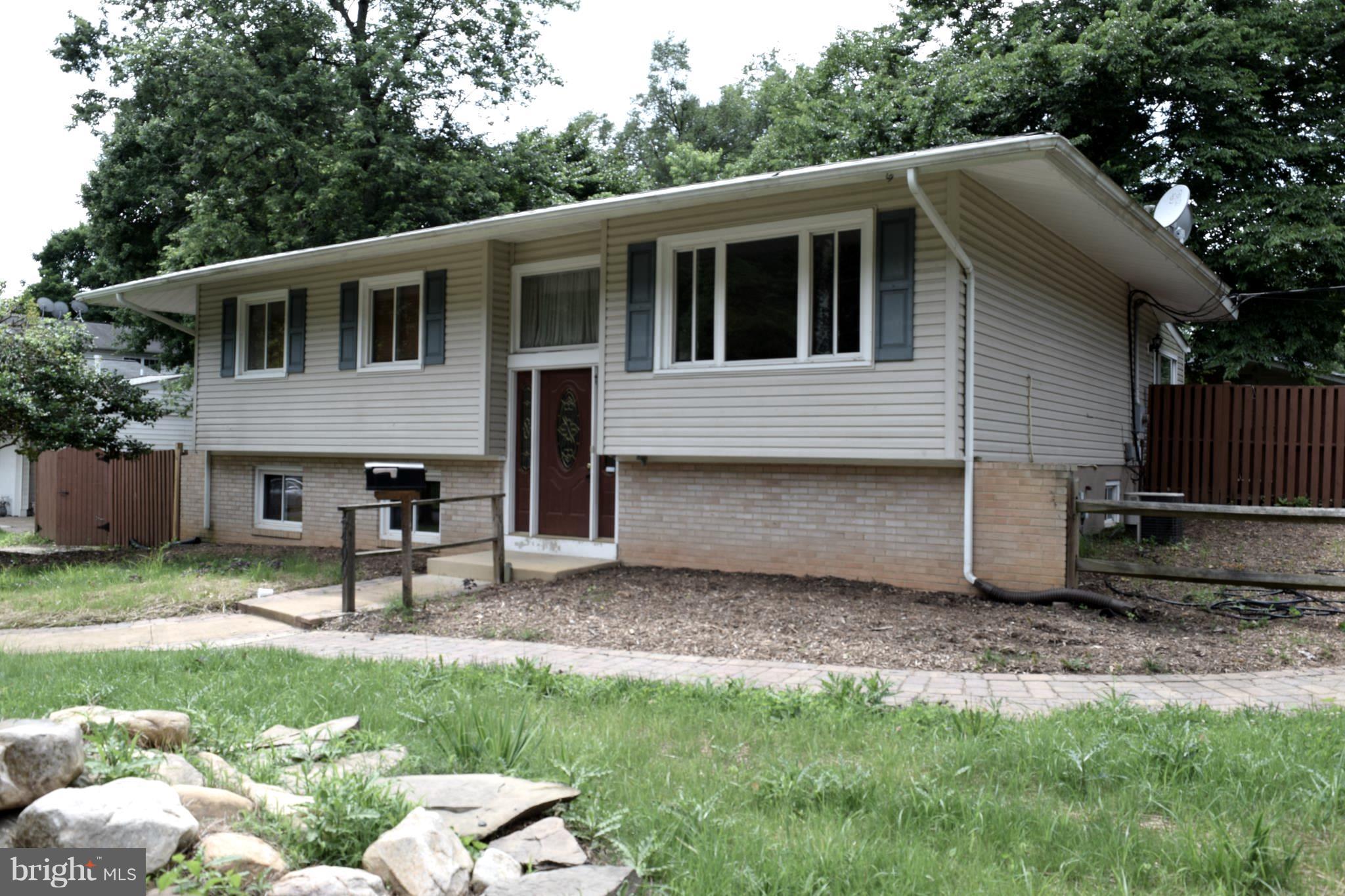 FAIRFAX VILLA - Residential