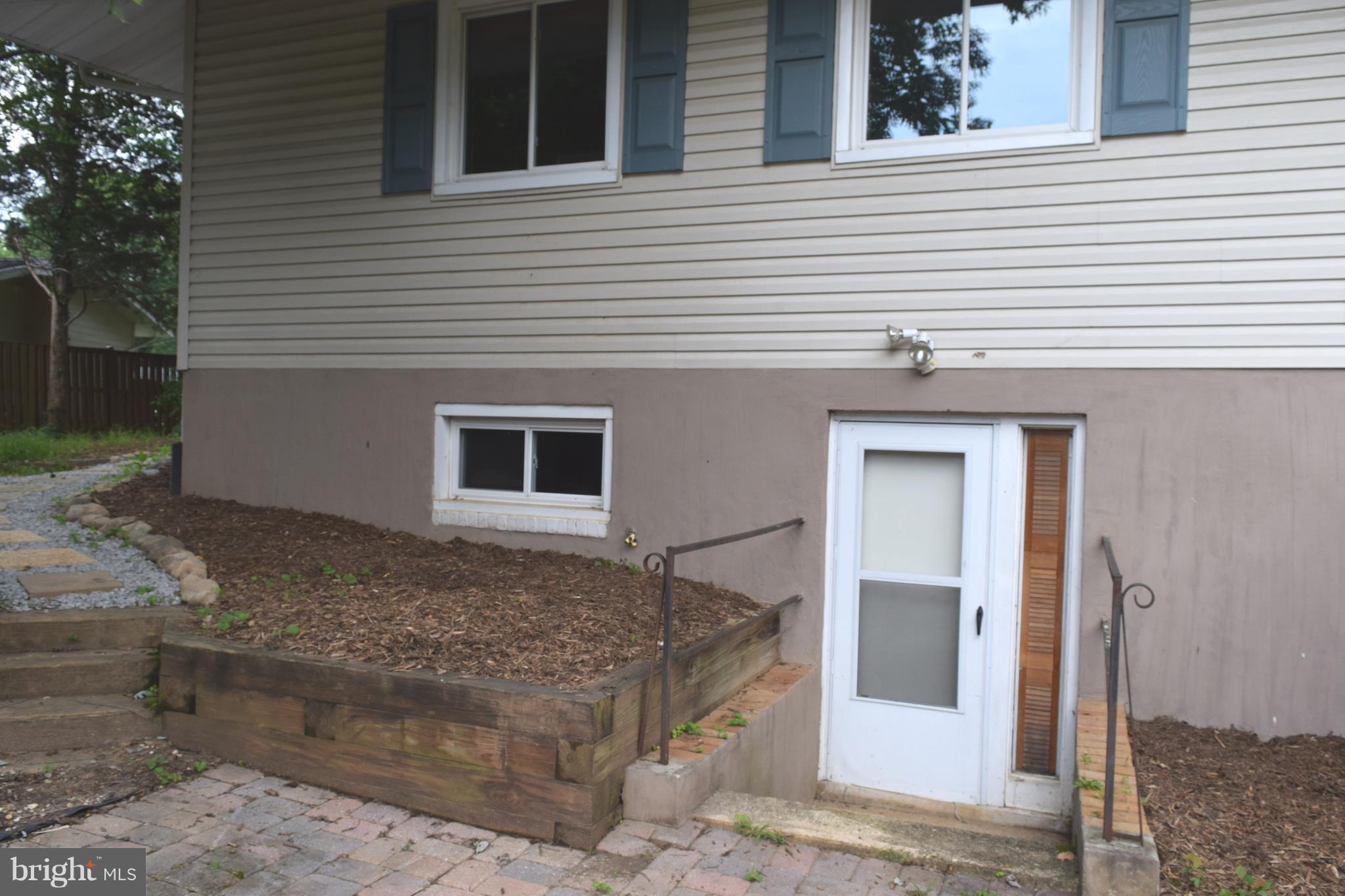 FAIRFAX VILLA - Residential