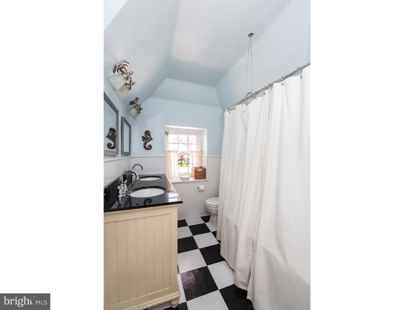 CHESTNUT HILL - Residential