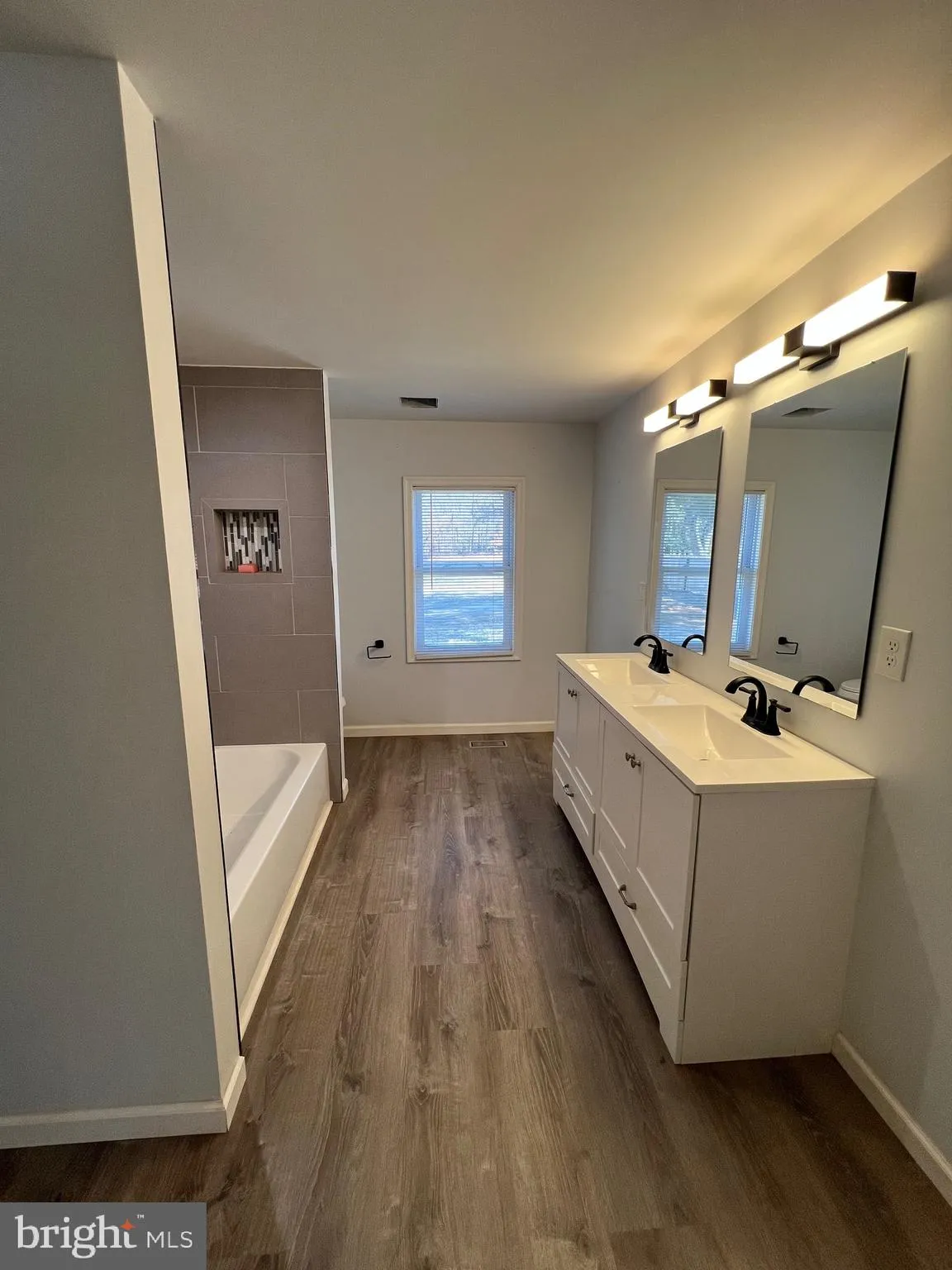 Franklinville, New Jersey 08322, United States, 3 Bedrooms Bedrooms, ,2 BathroomsBathrooms,Residential,Pending,10431